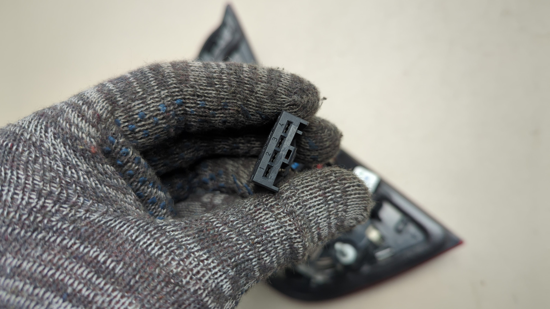 Фонарь задний внутренний правый