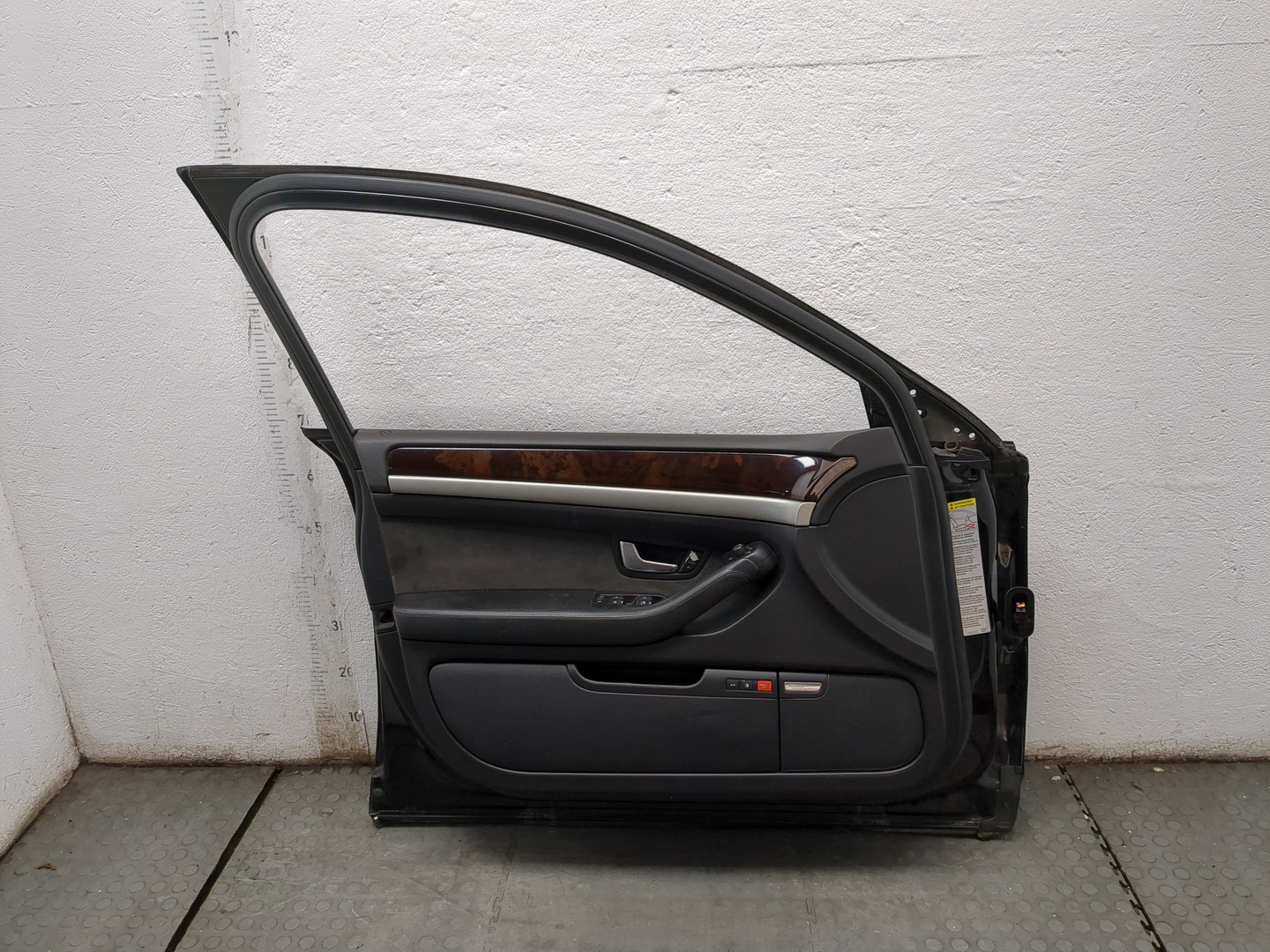 Дверь передняя левая