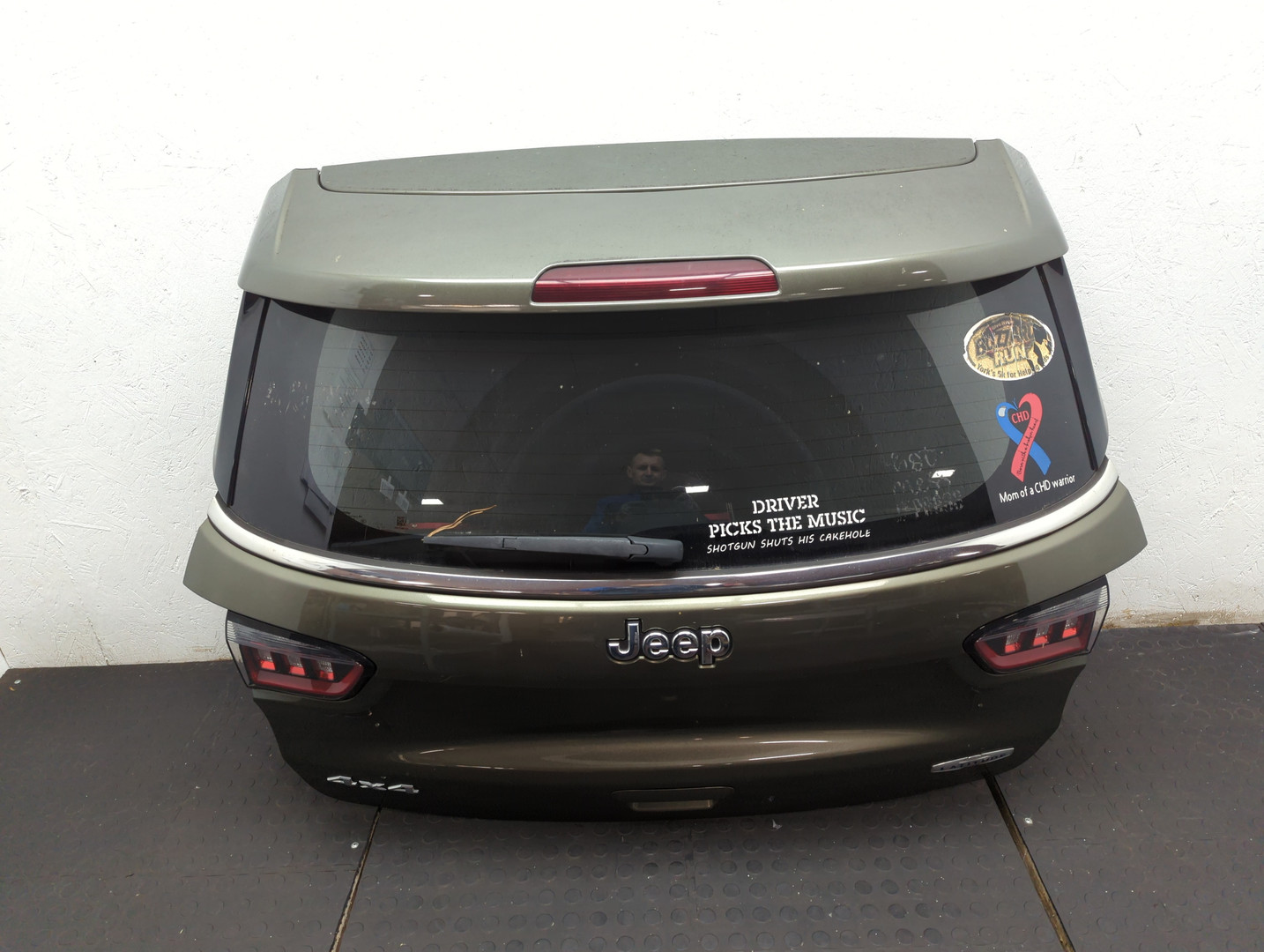 Дверь багажника