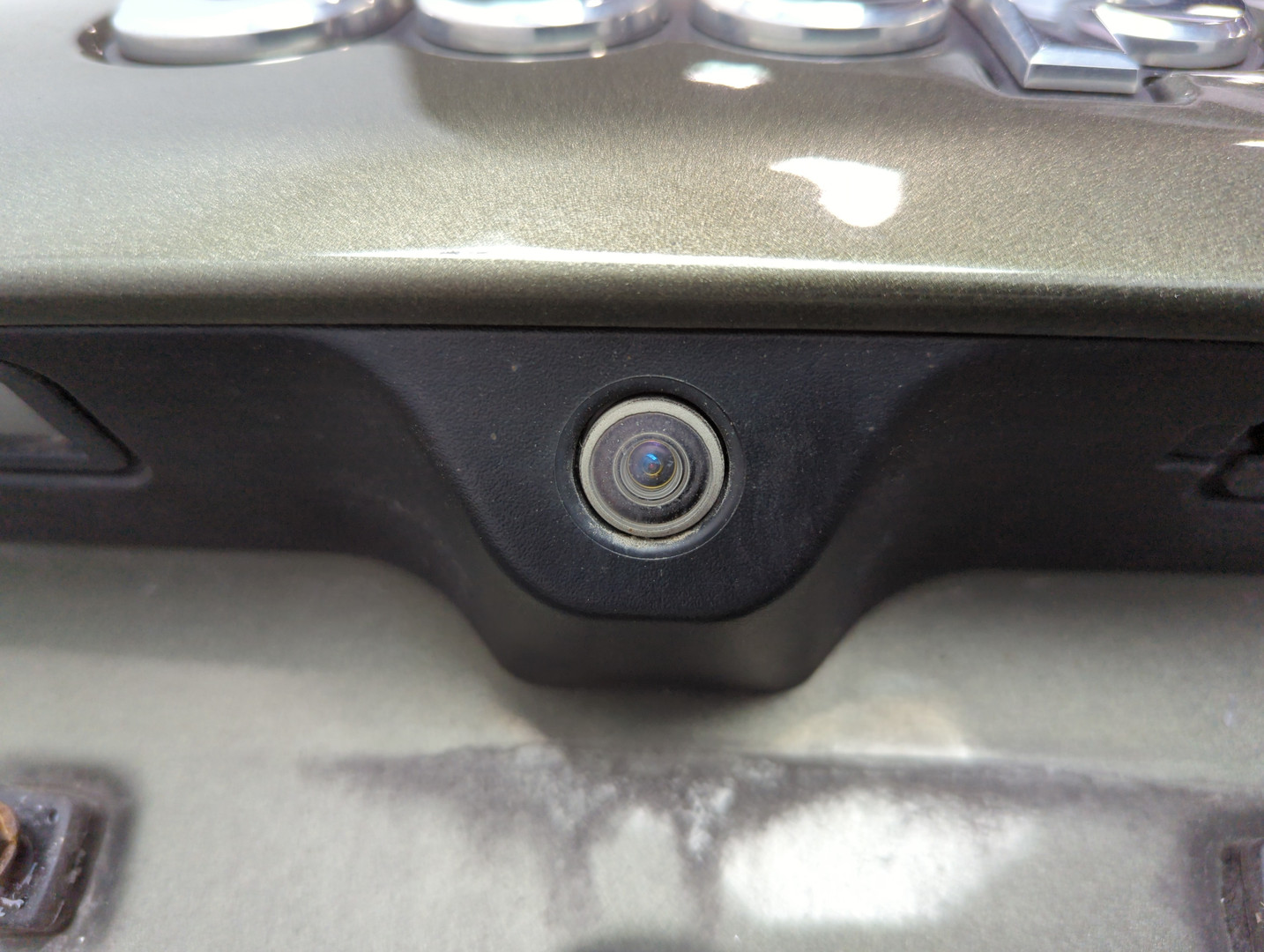 Дверь багажника