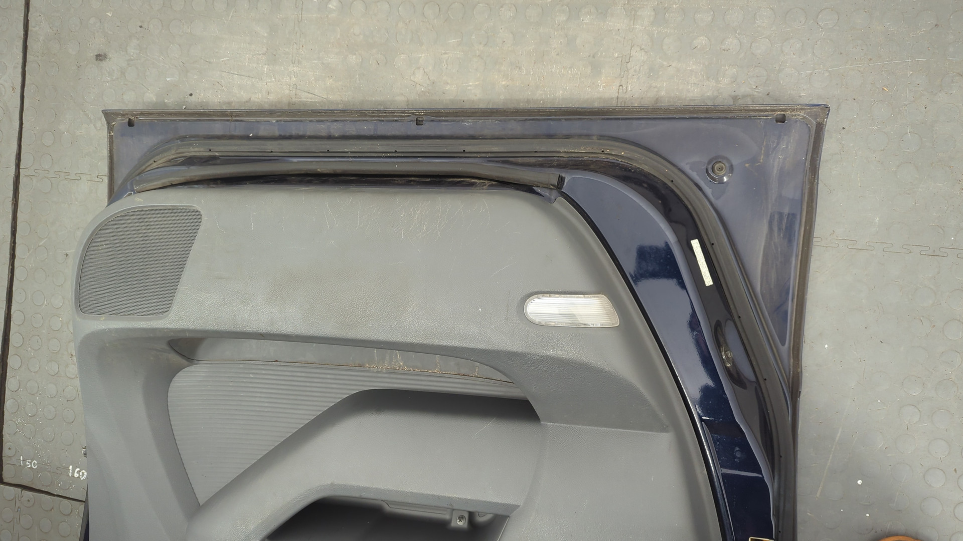 Дверь передняя левая