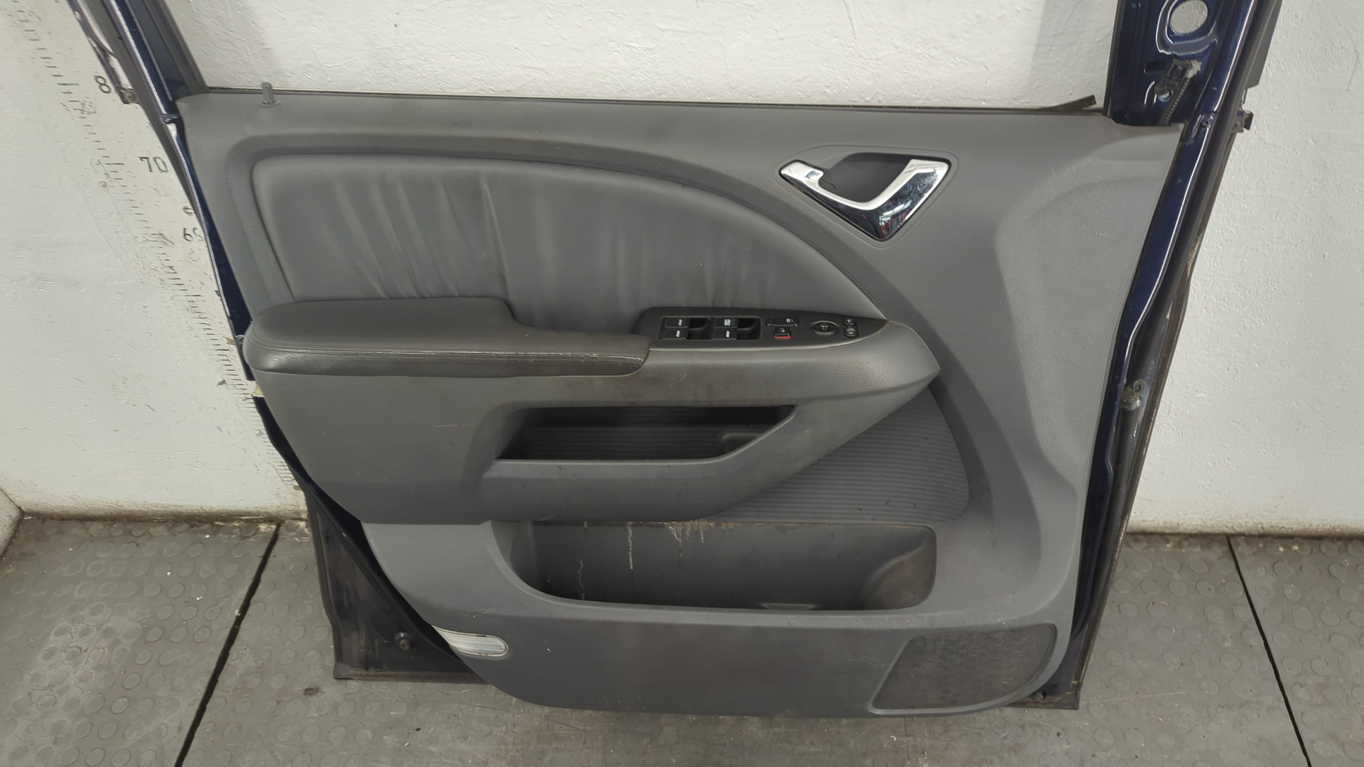 Дверь передняя левая