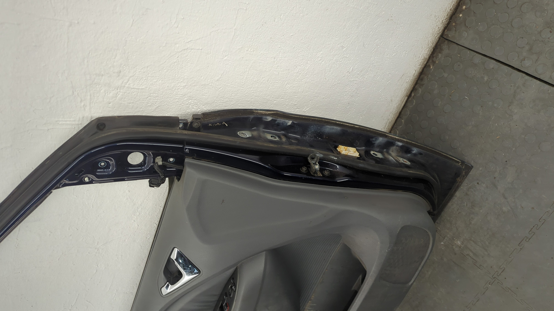 Дверь передняя левая