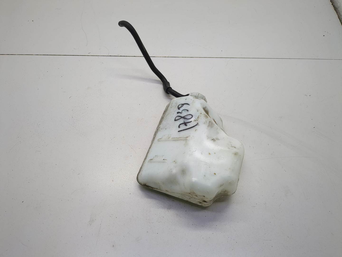 Бачок омывателя лобового стекла