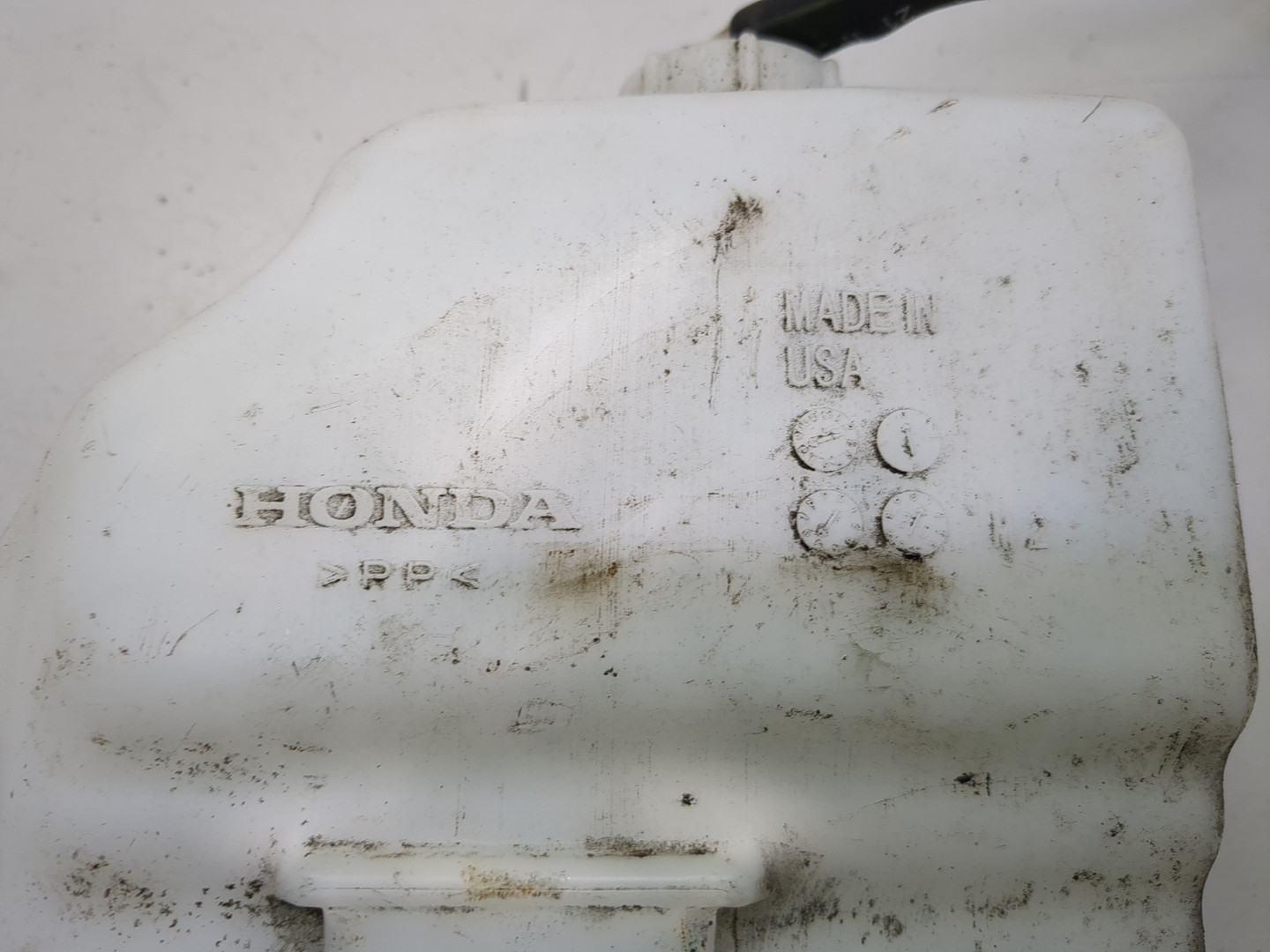 Бачок омывателя лобового стекла