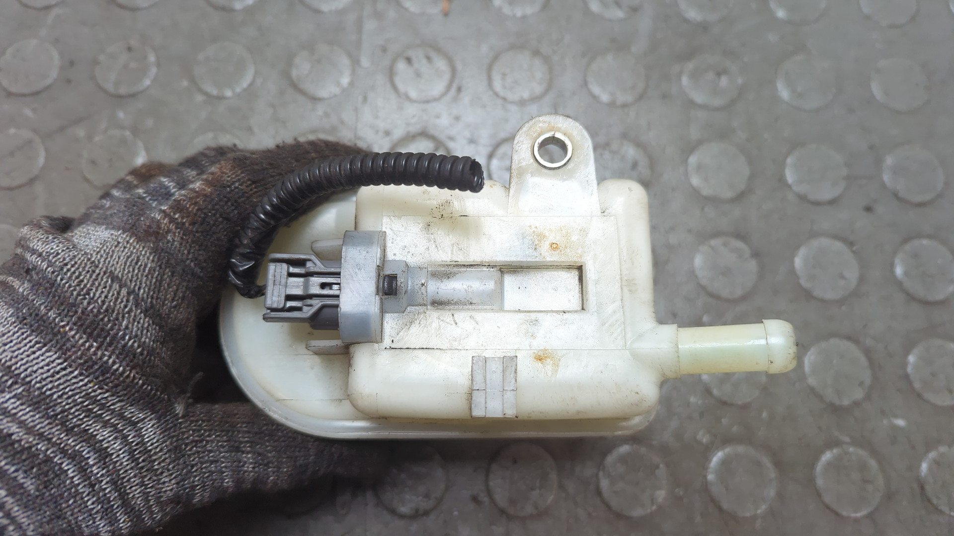 Бачок главного тормозного цилиндра