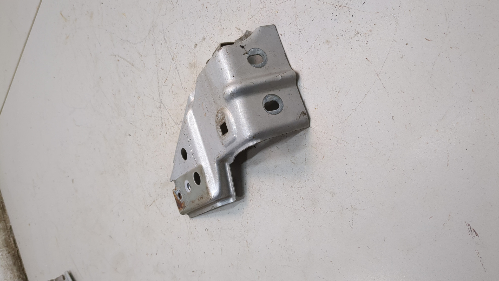 Кронштейн крепления крыла