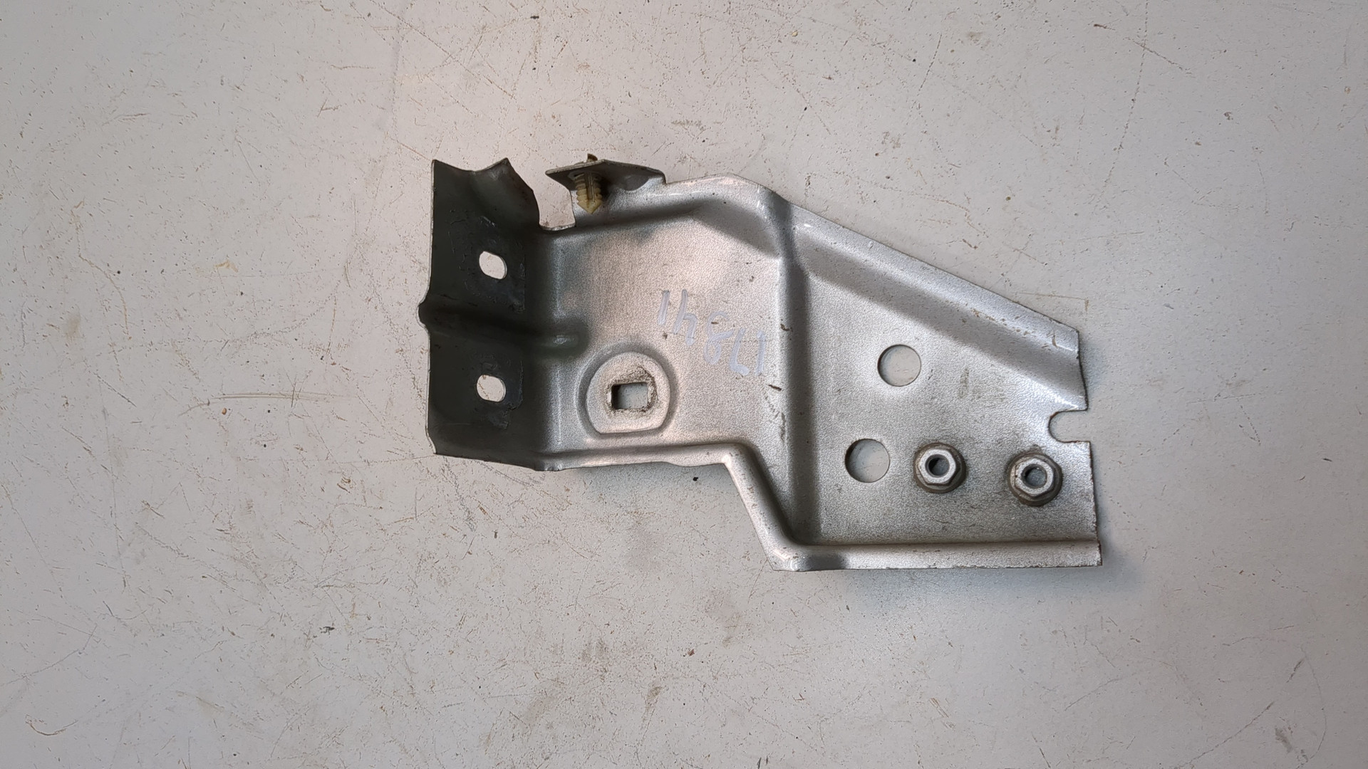 Кронштейн крепления крыла