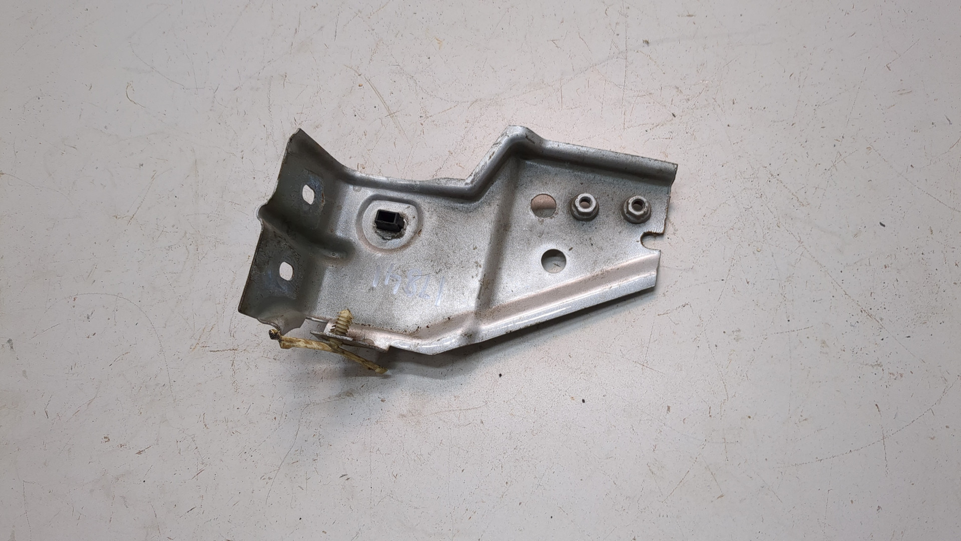 Кронштейн крепления крыла