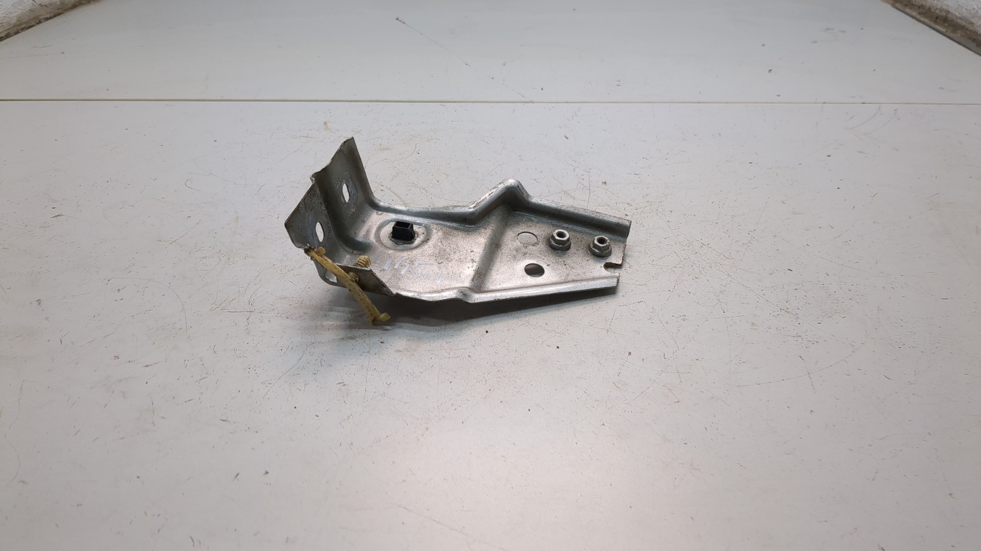 Кронштейн крепления крыла