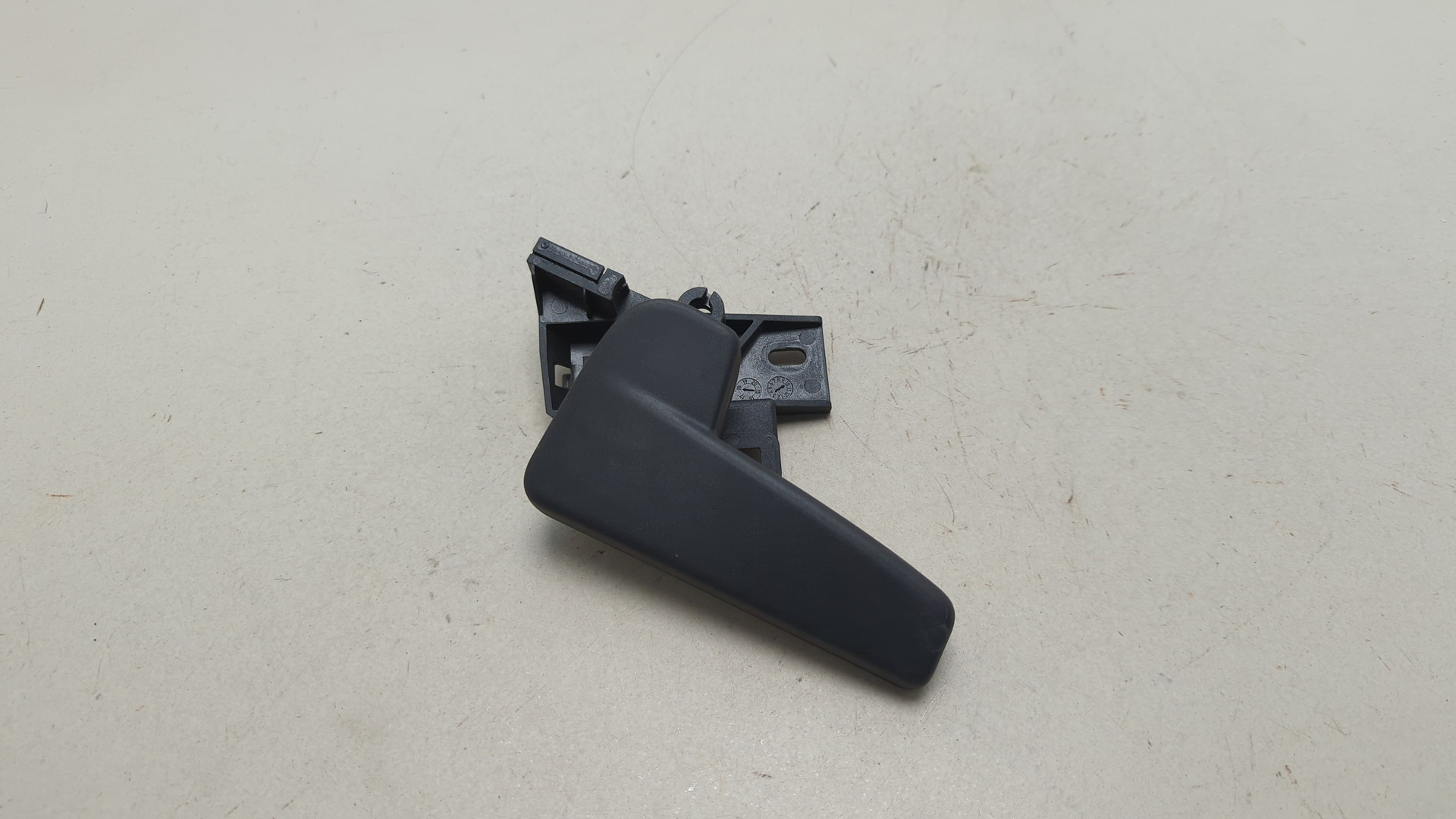 Ручка открывания капота