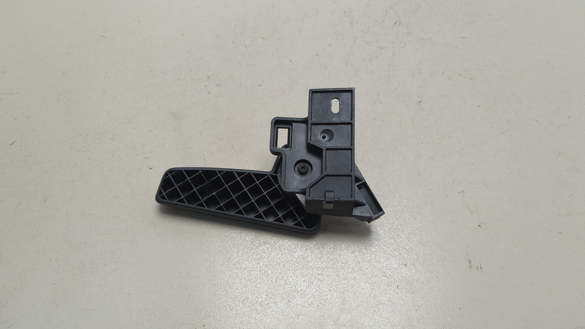 Ручка открывания капота