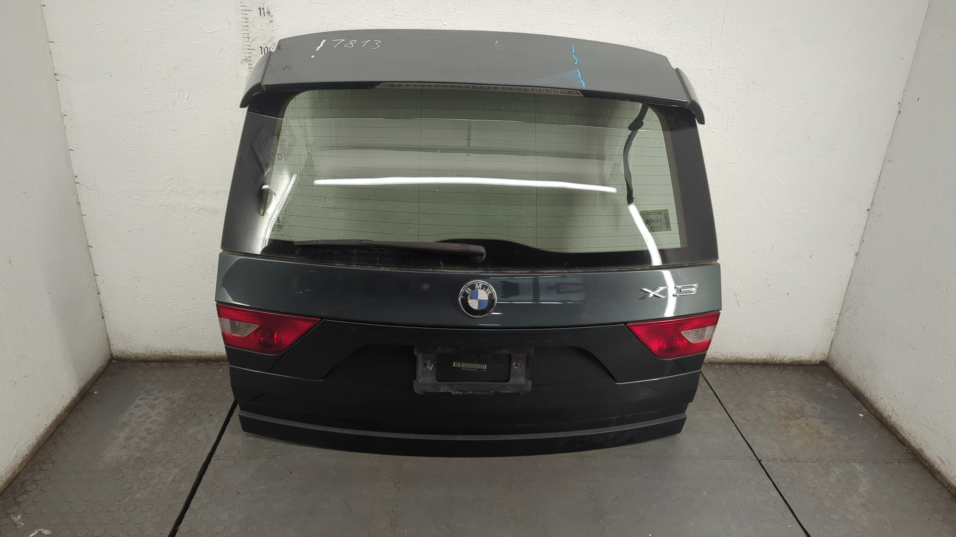 Дверь багажника