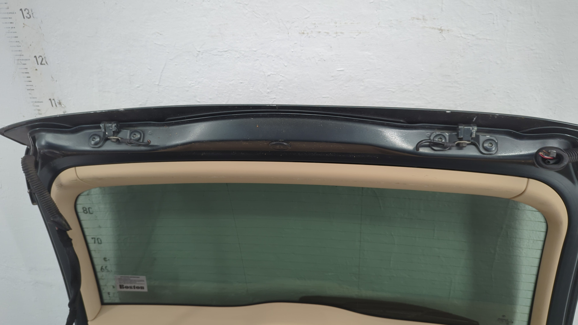 Дверь багажника