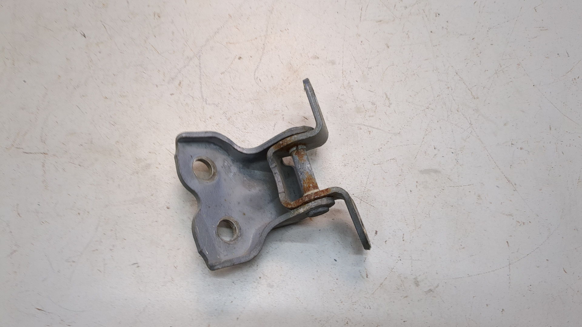 Петля двери