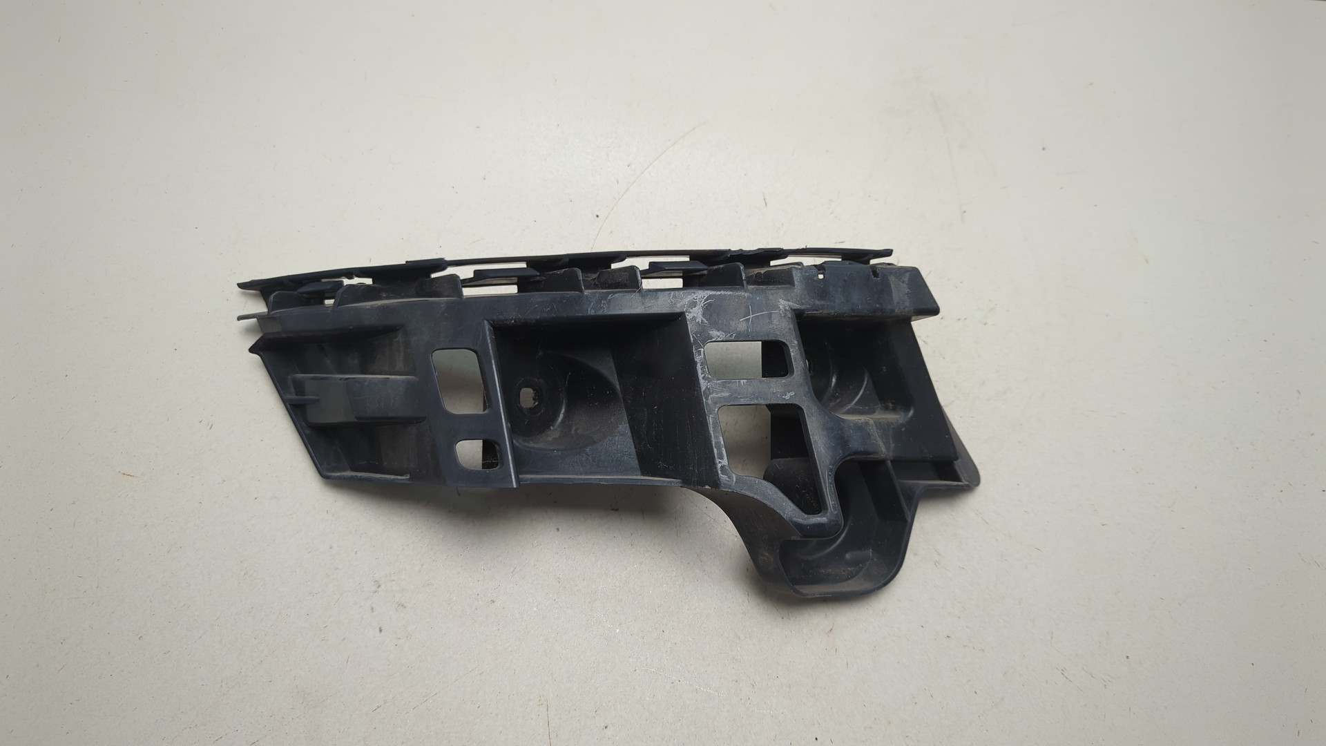 Кронштейн заднего бампера левый