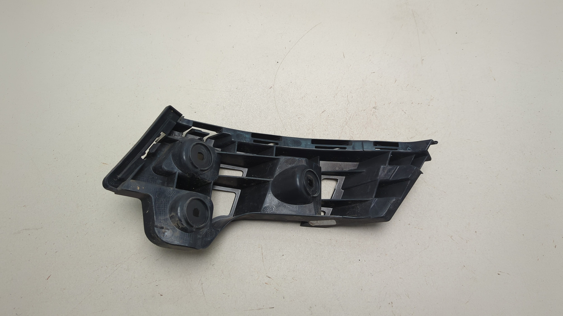 Кронштейн заднего бампера левый