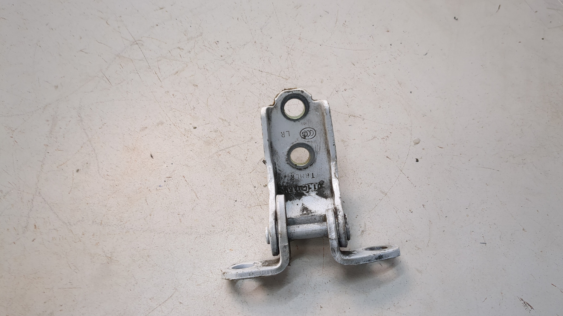 Петля двери