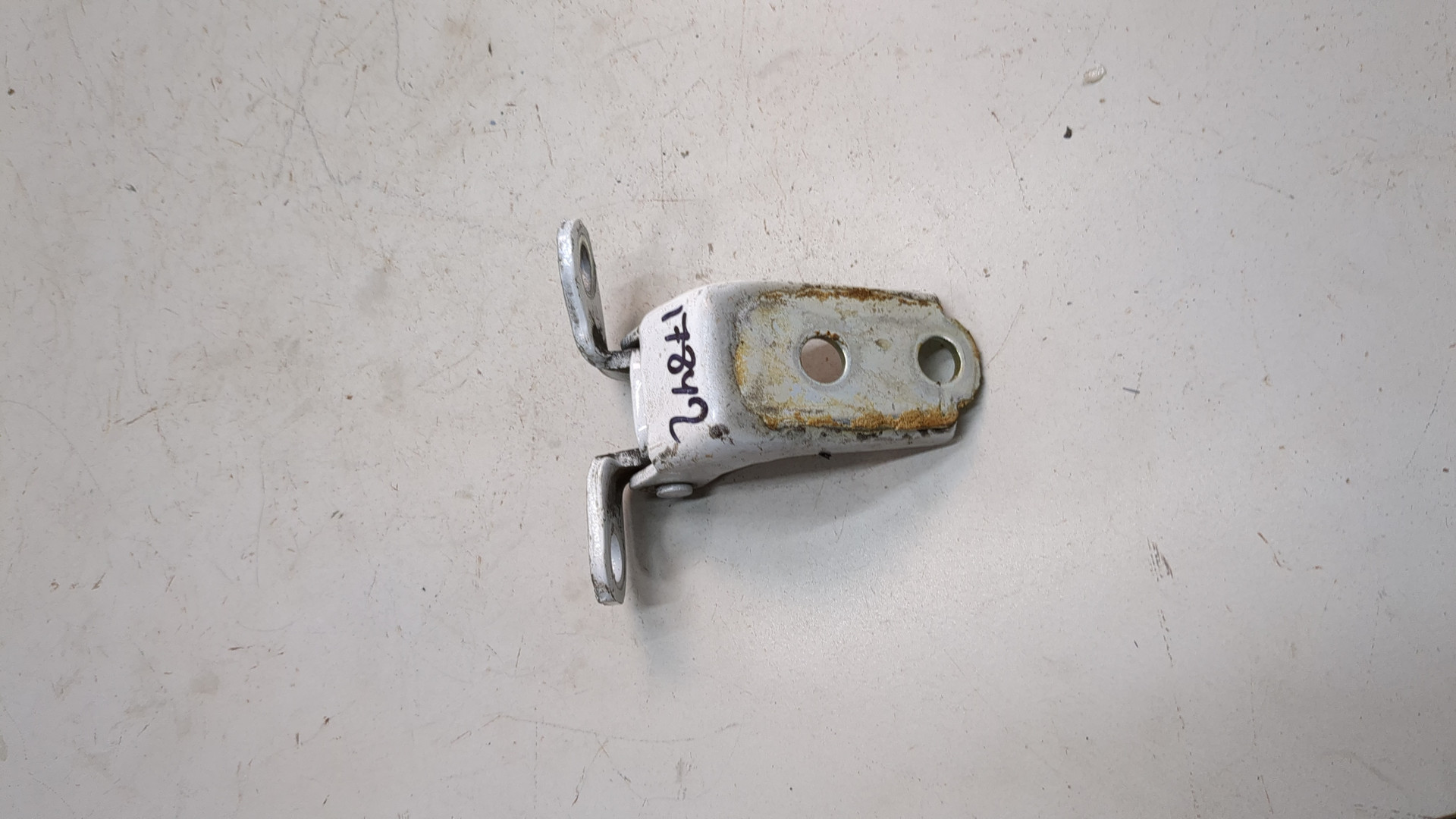 Петля двери