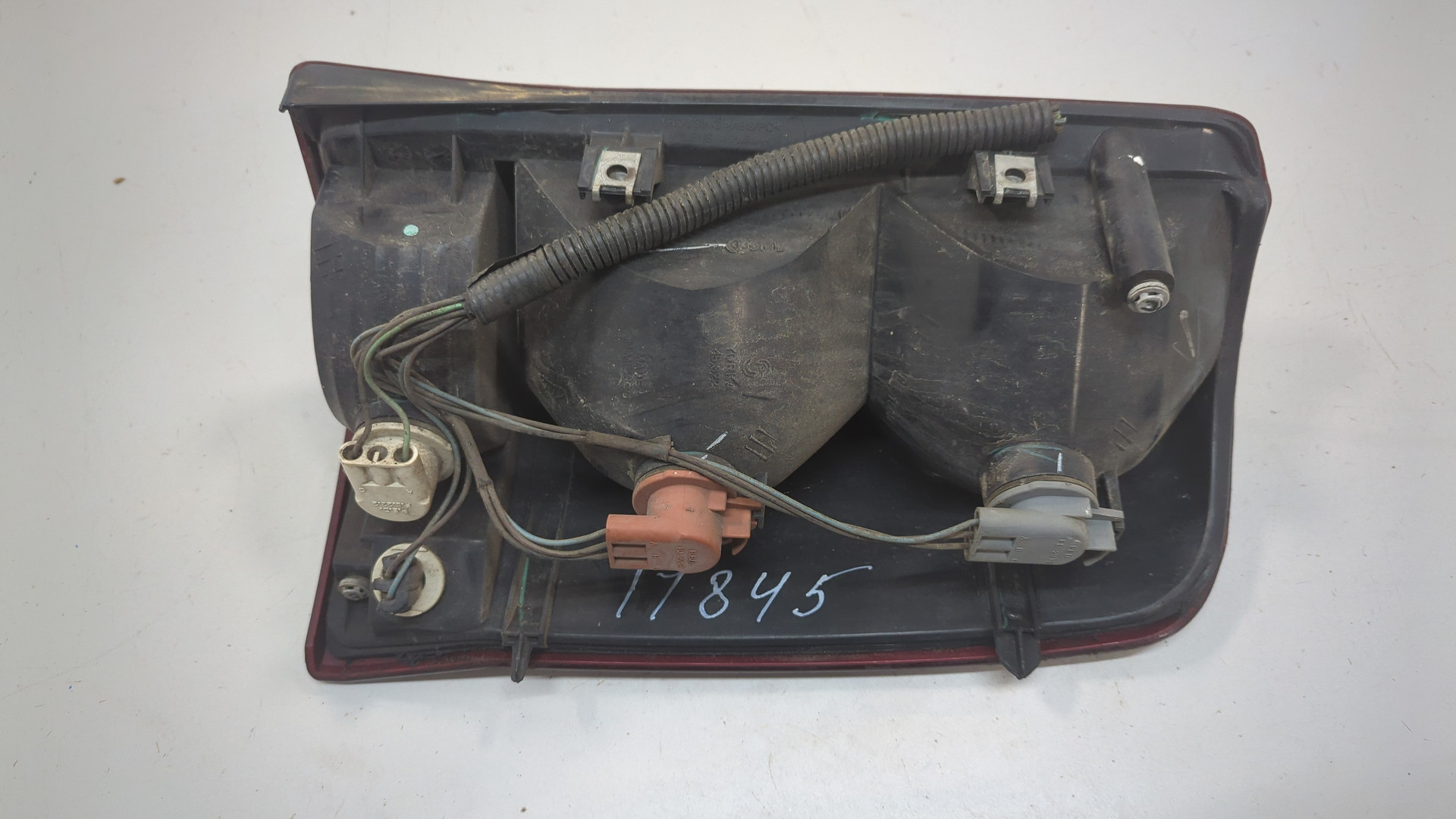 Фонарь задний левый