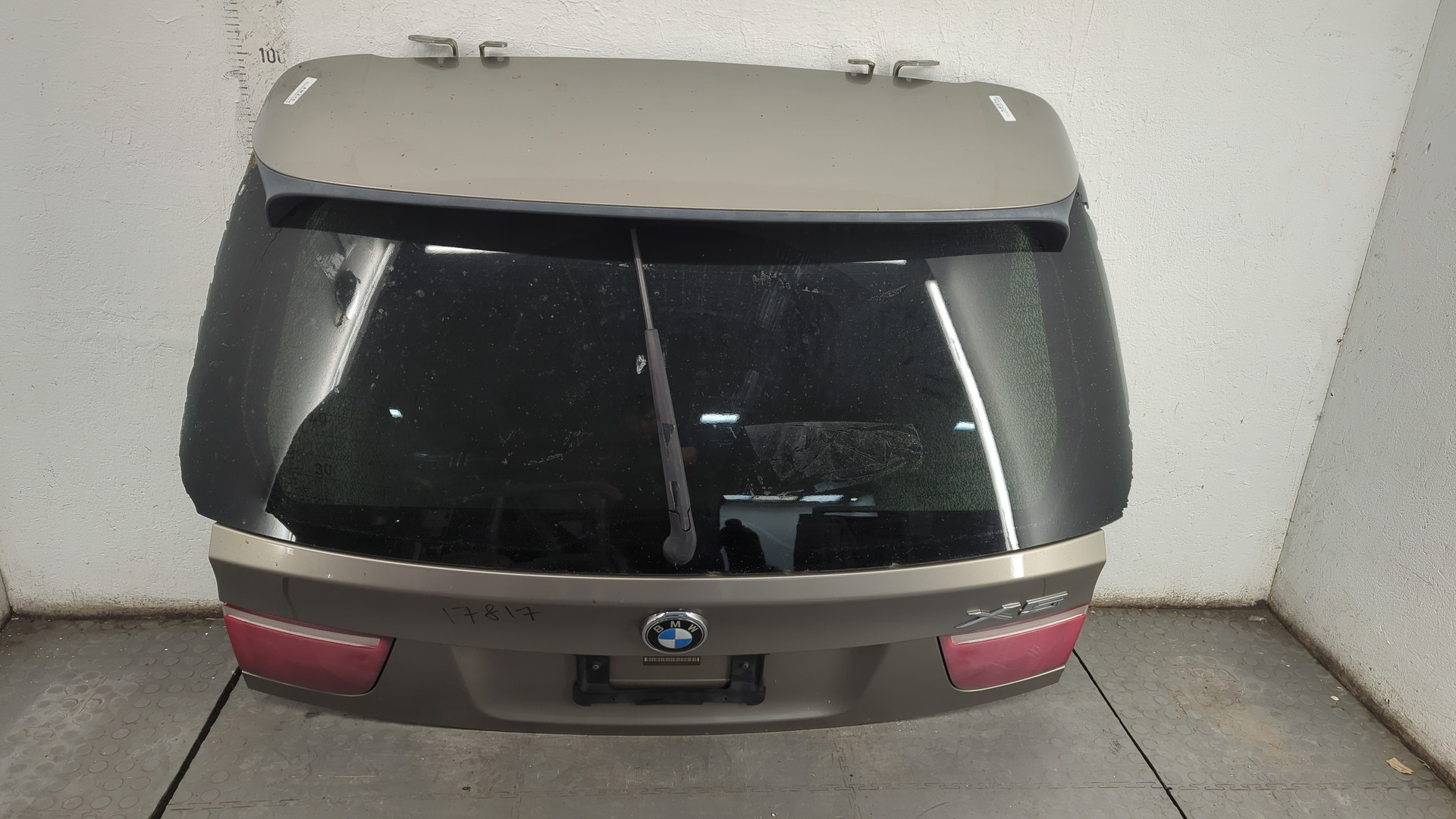 Дверь багажника