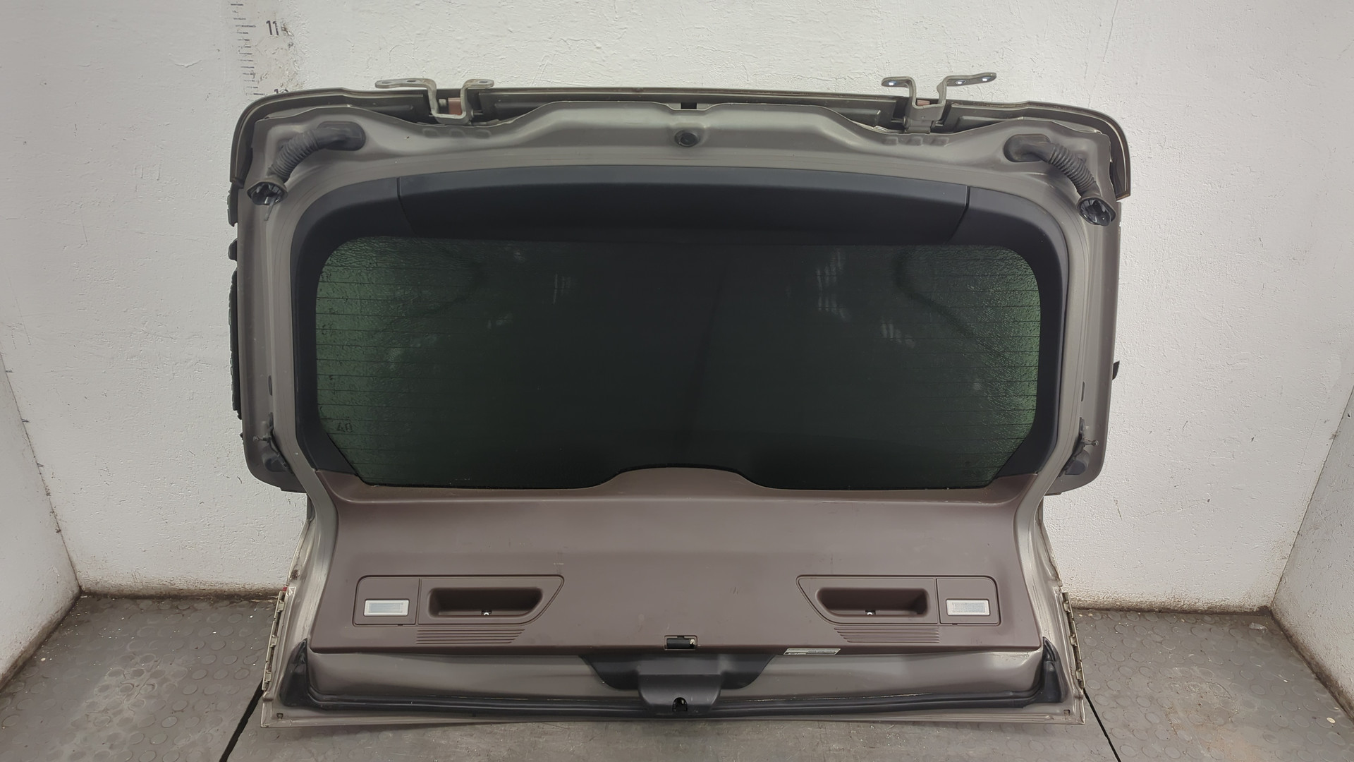 Дверь багажника