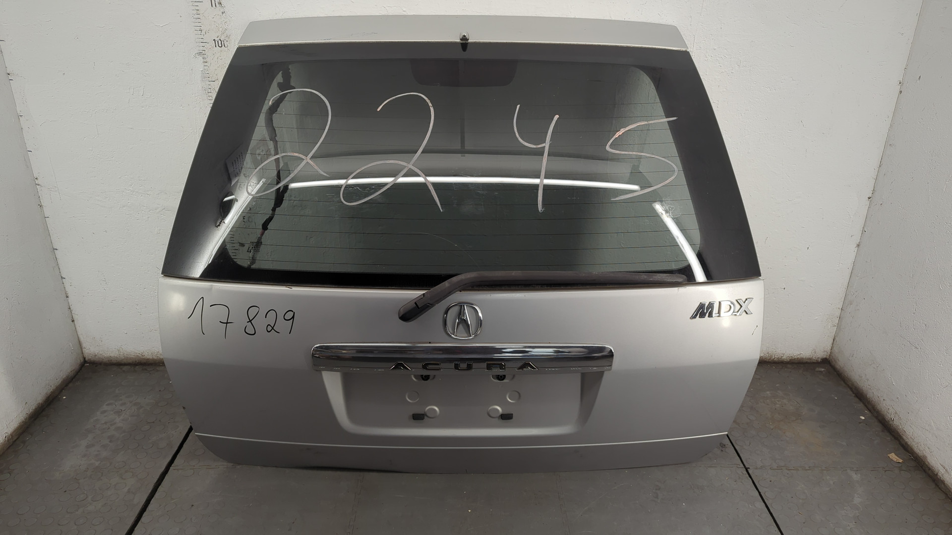 Дверь багажника