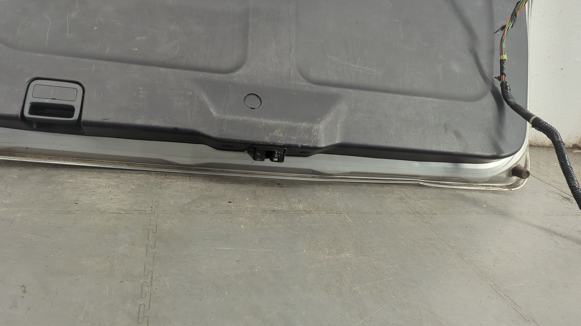 Дверь багажника