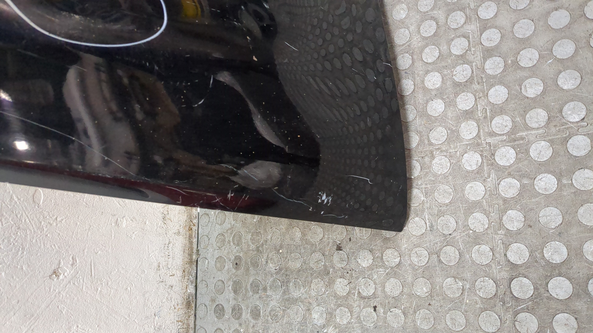 Крыло переднее правое