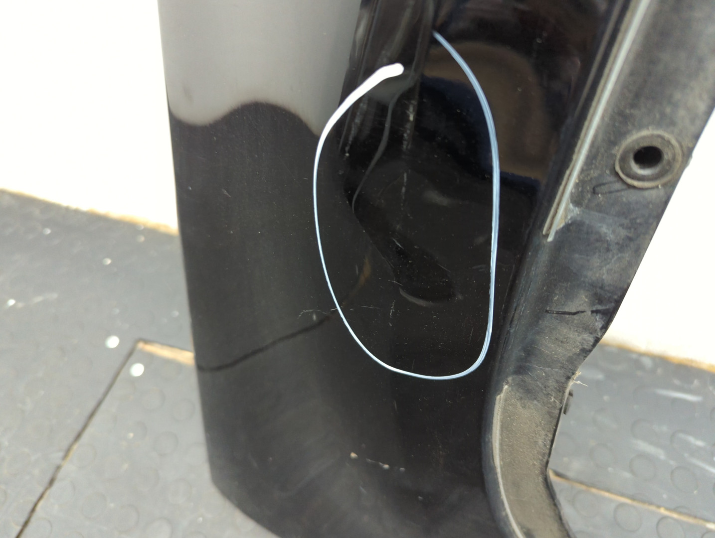 Крыло переднее правое