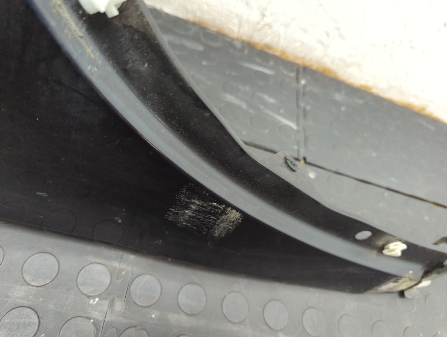 Крыло переднее правое