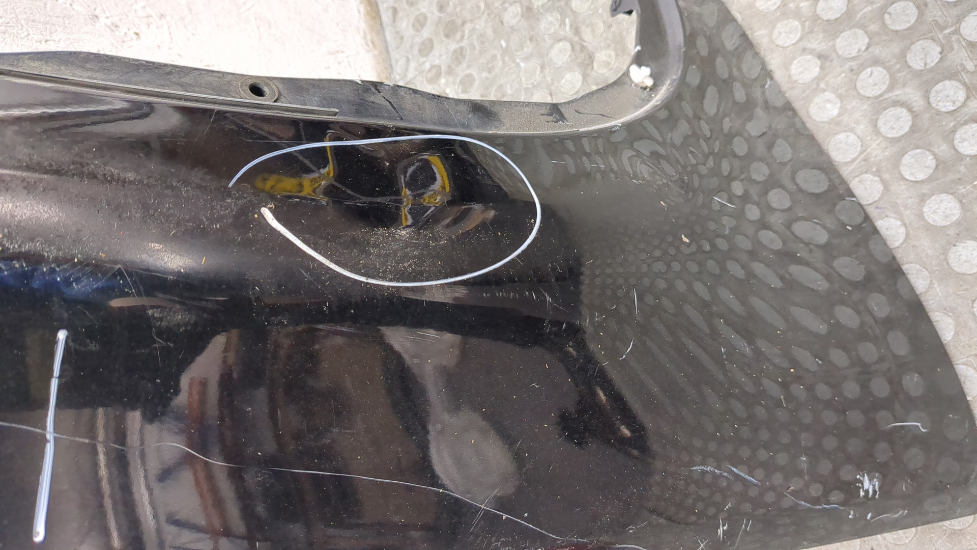 Крыло переднее правое