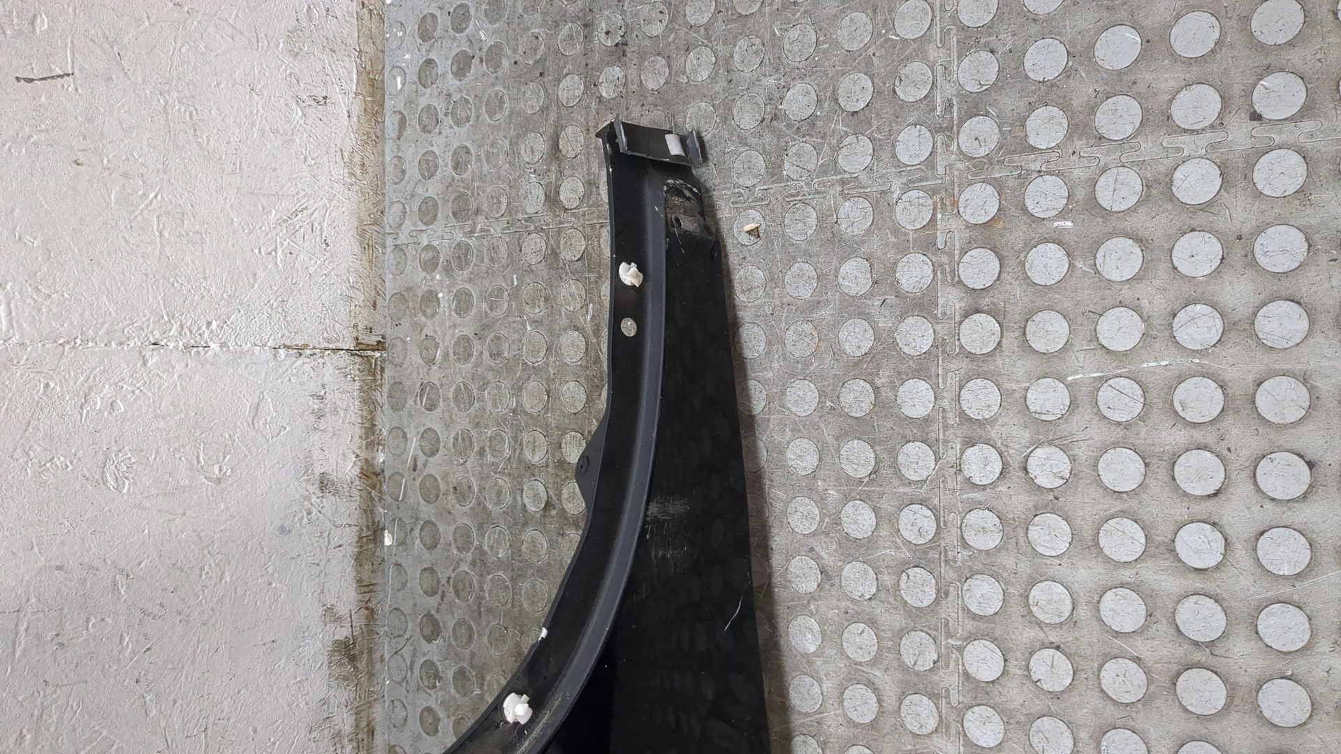 Крыло переднее правое