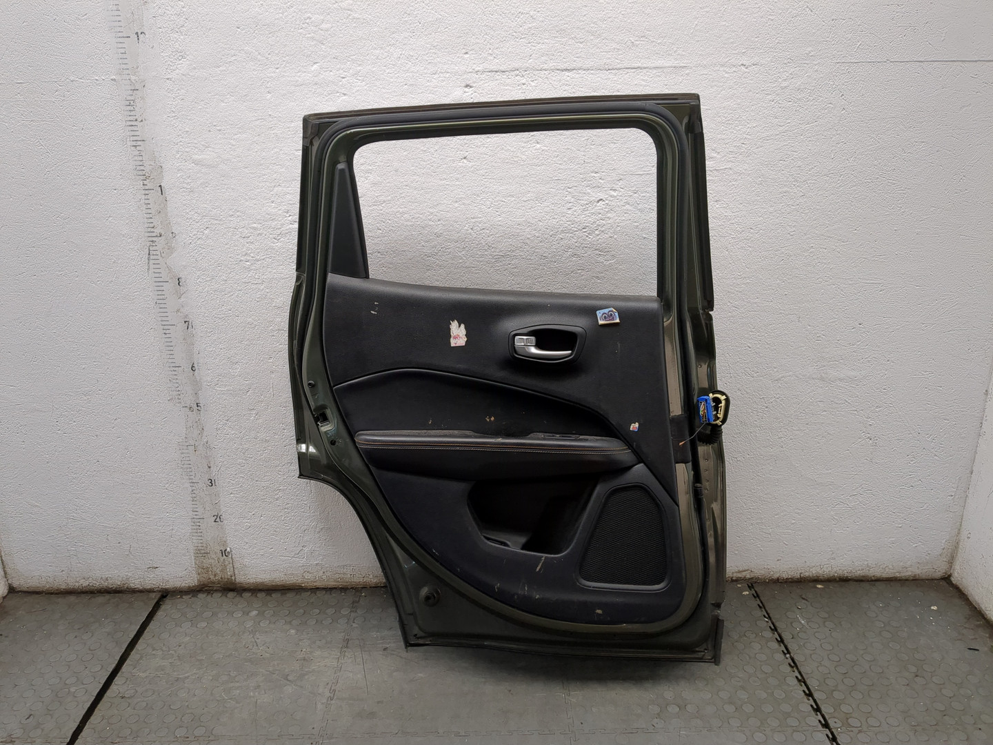 Дверь задняя левая