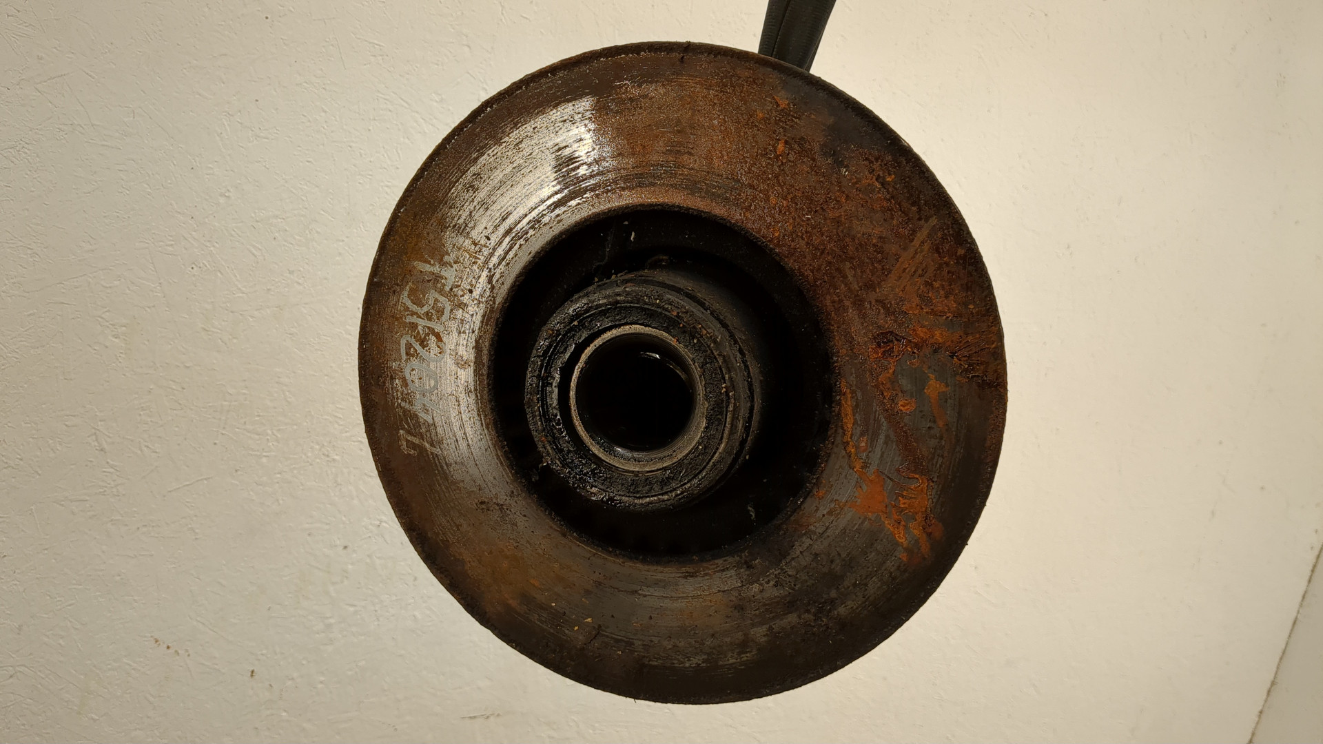 Кулак поворотный передний левый