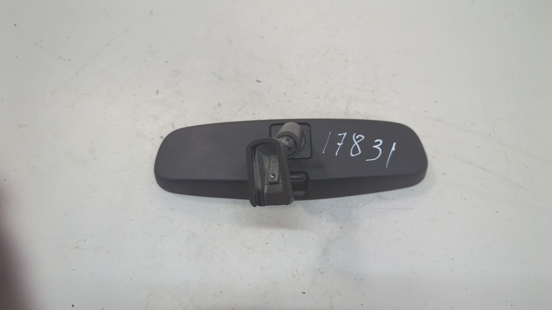 Зеркало заднего вида