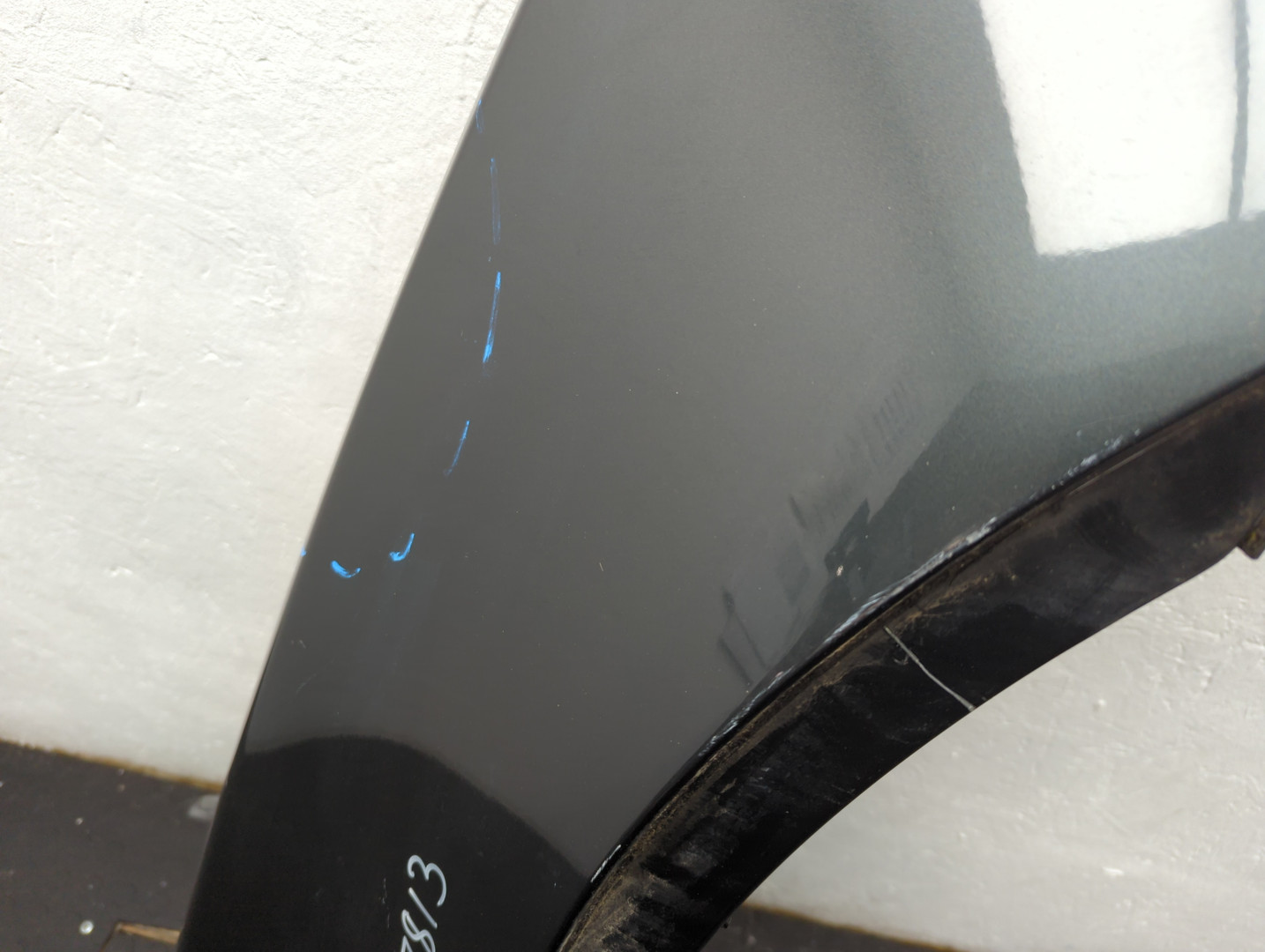 Крыло переднее правое