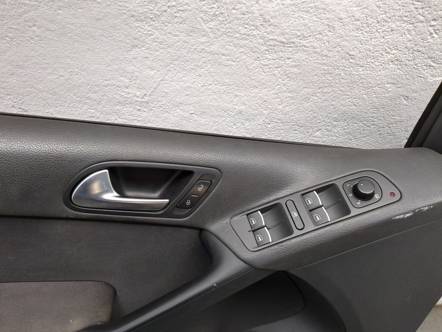 Дверь передняя левая