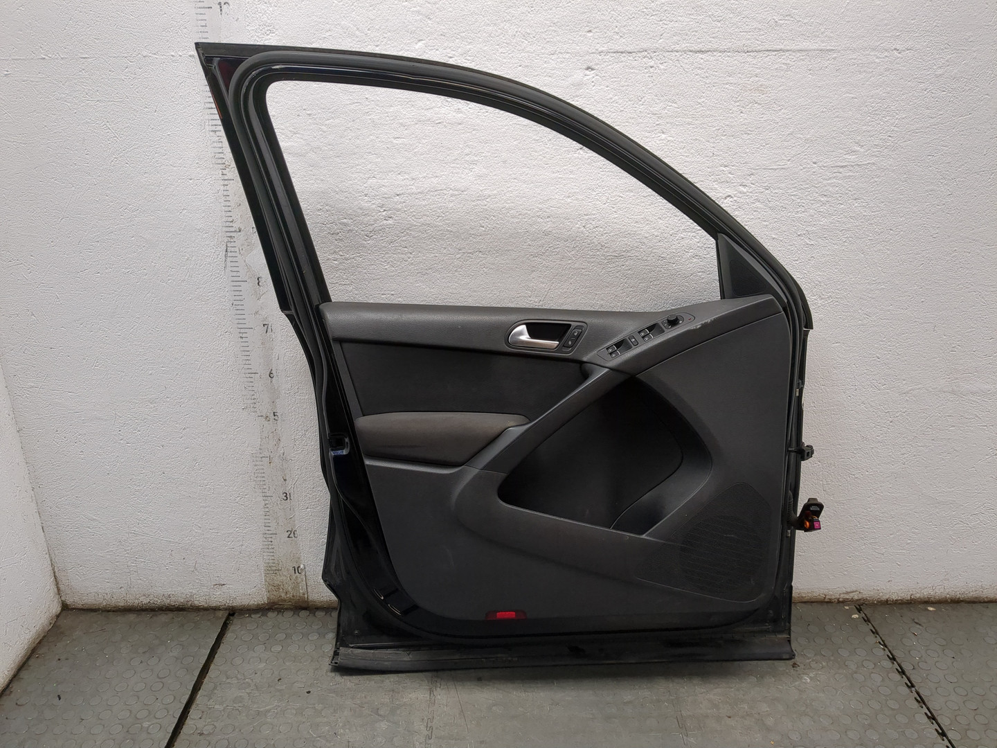 Дверь передняя левая