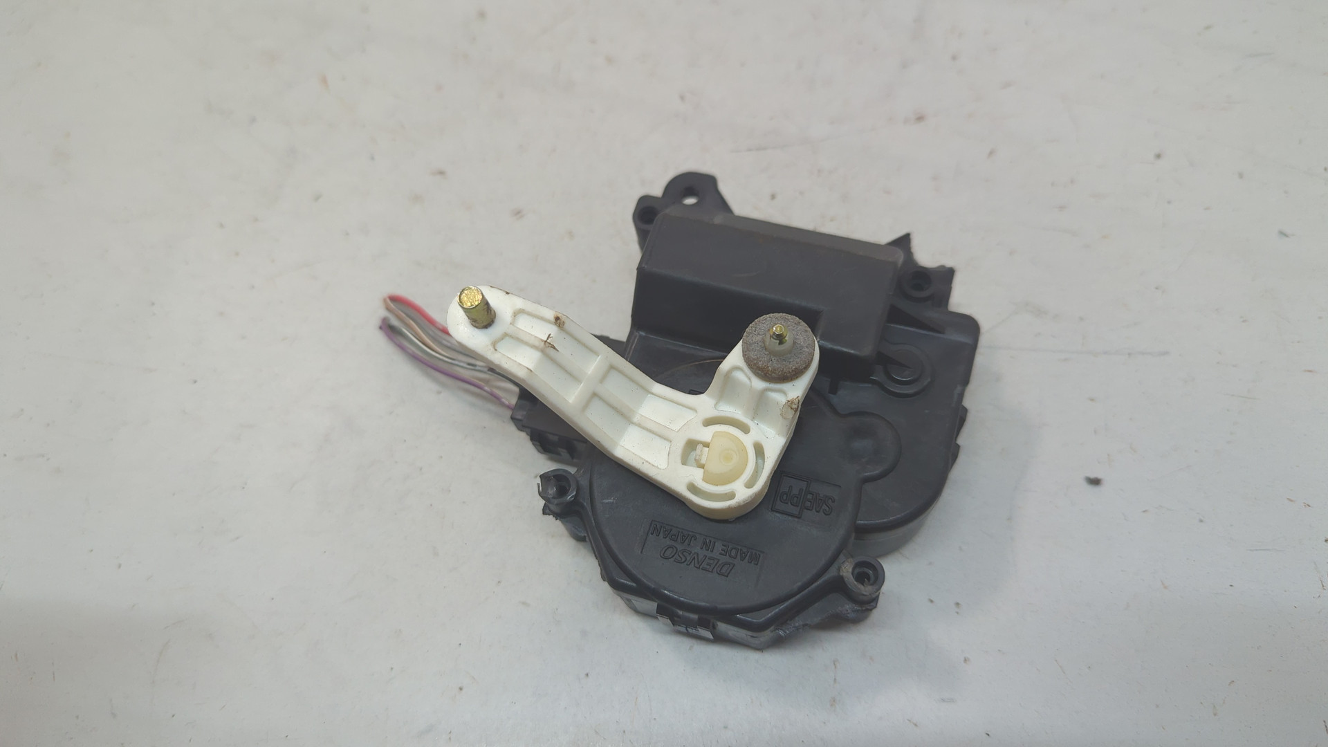 Моторчик заслонки печки