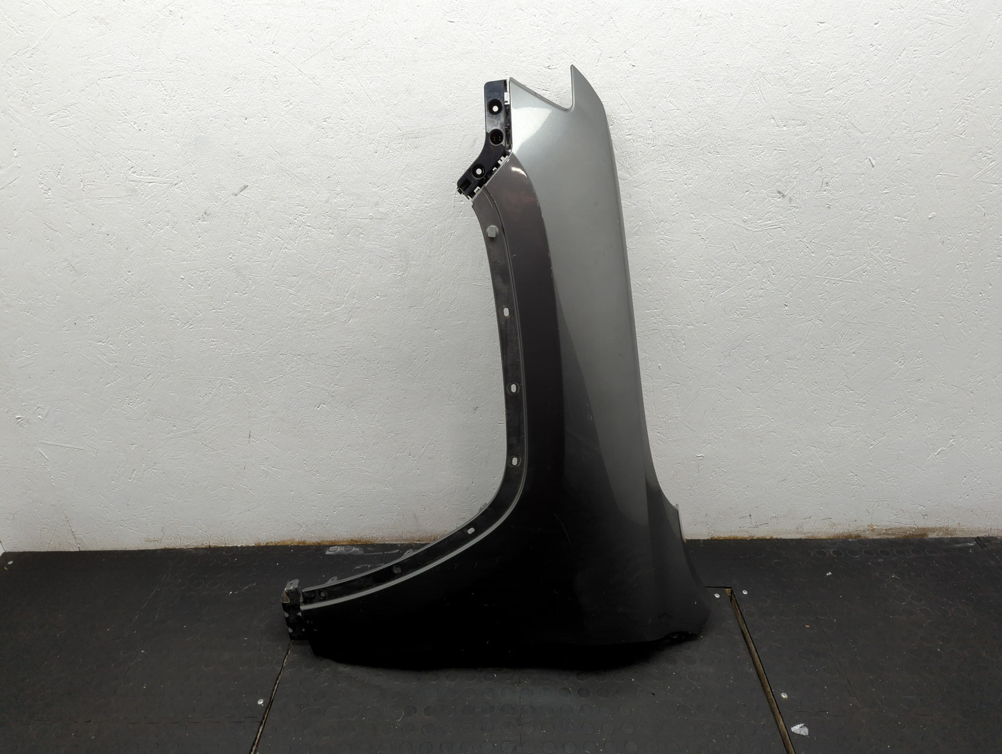 Крыло переднее левое