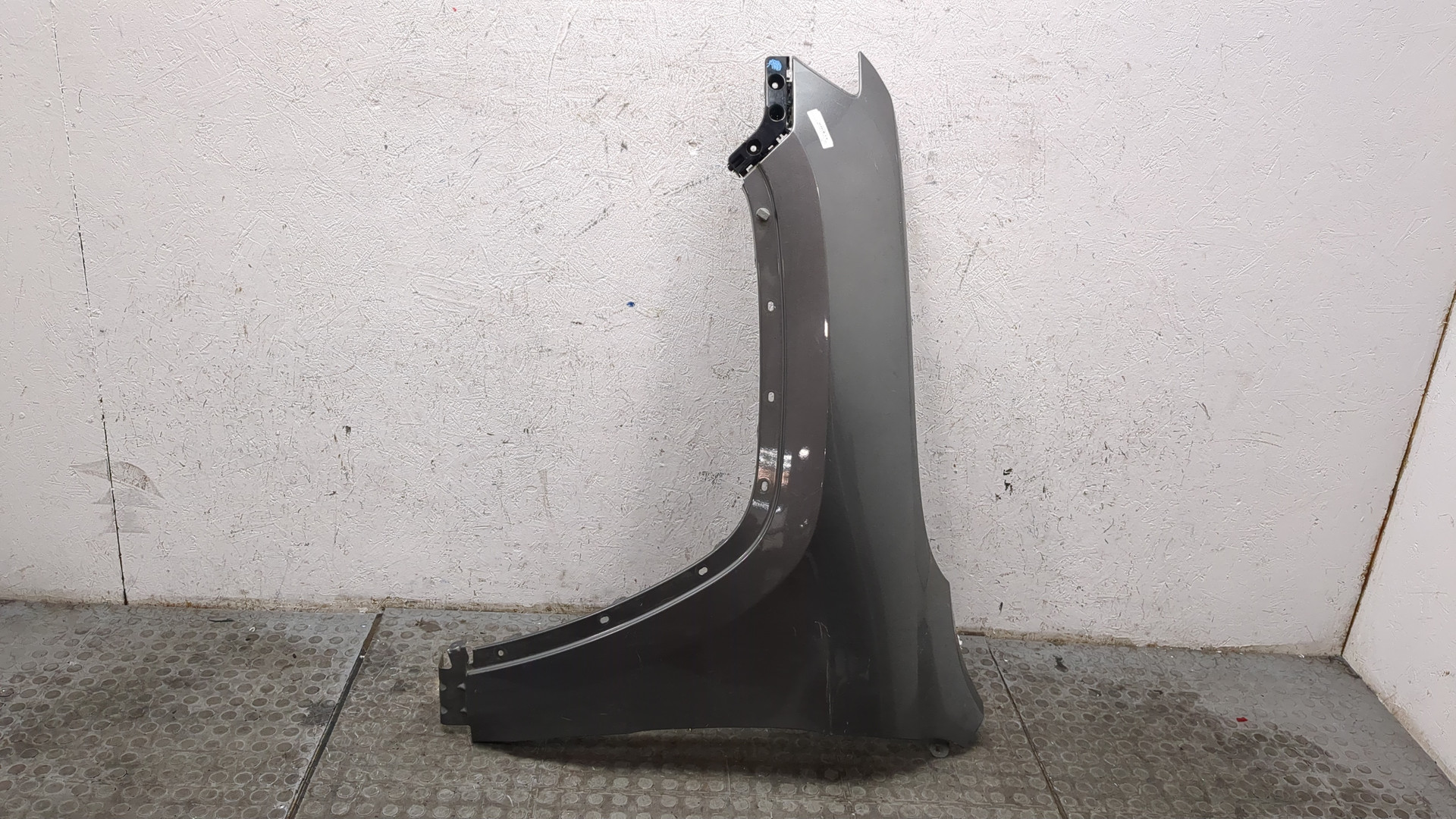 Крыло переднее левое