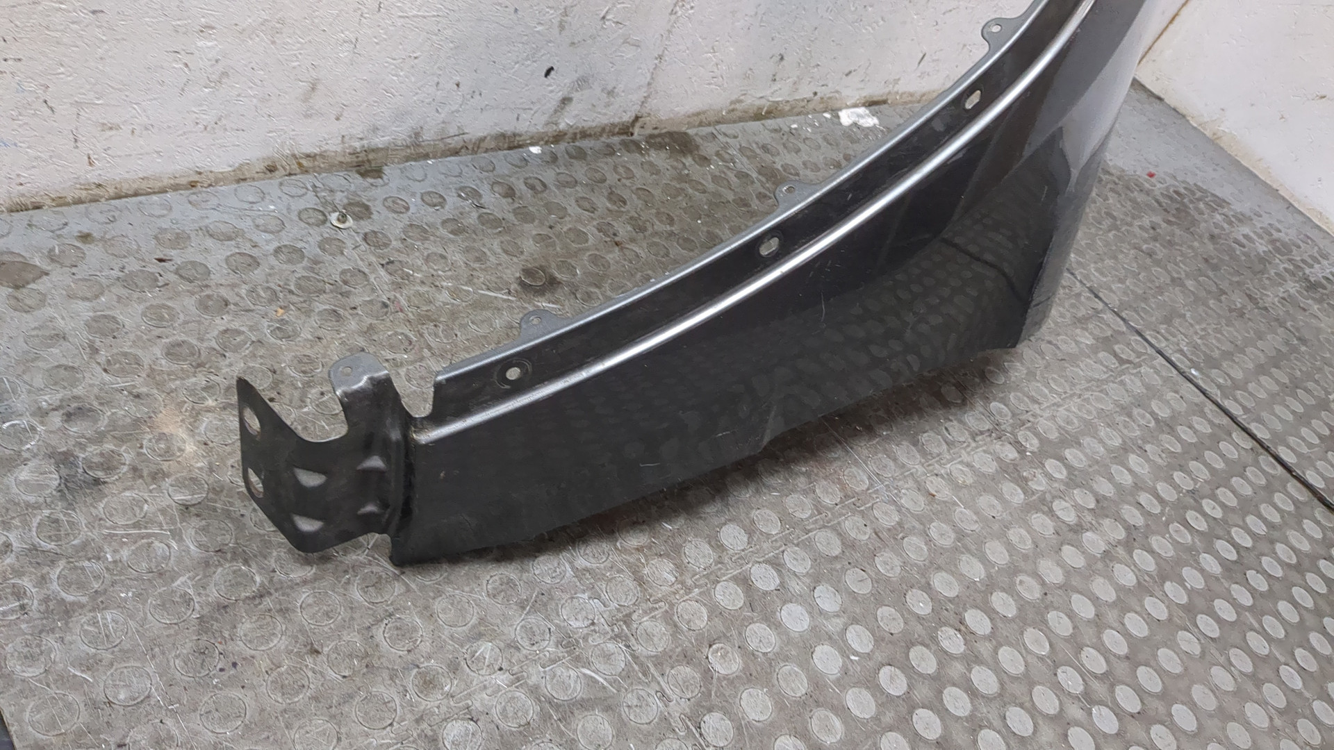 Крыло переднее левое