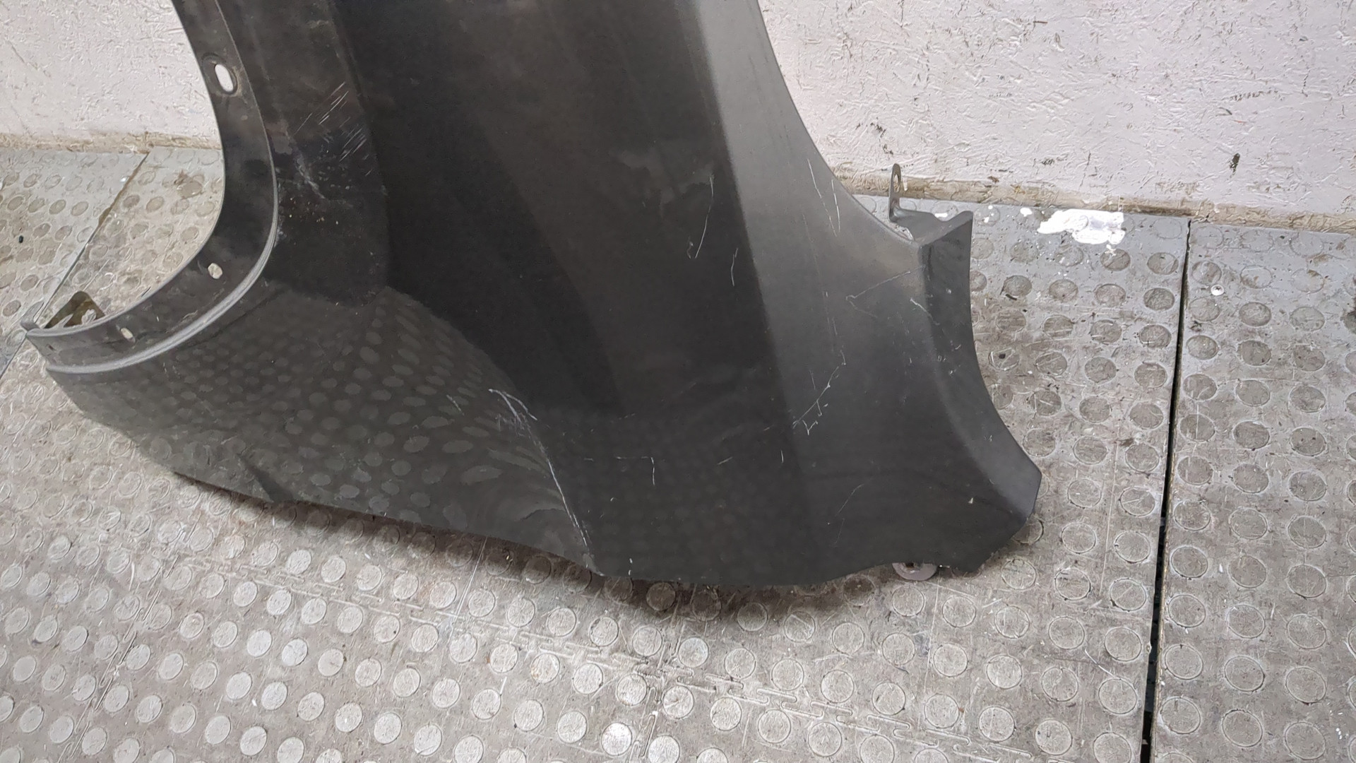 Крыло переднее левое