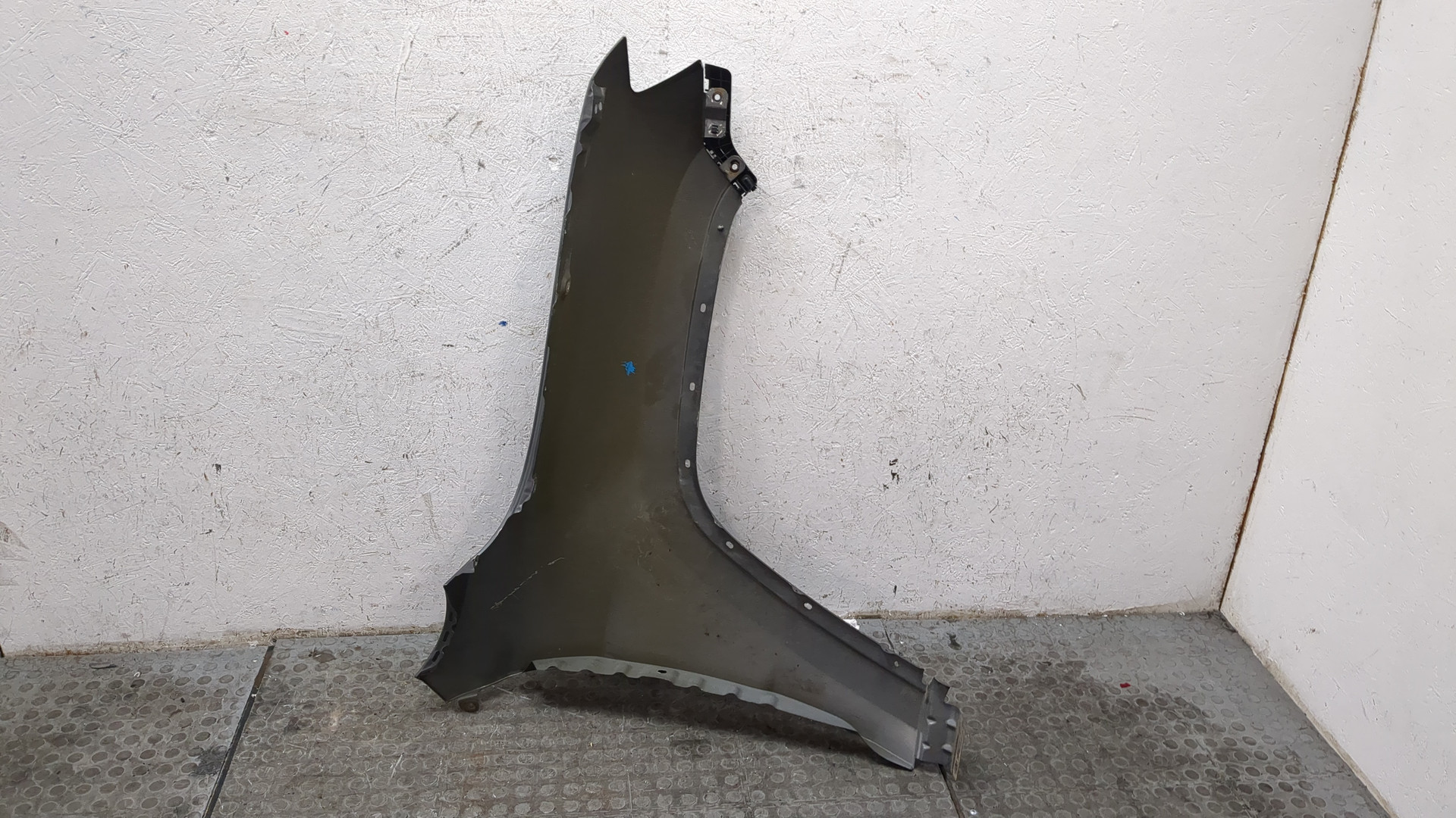 Крыло переднее левое