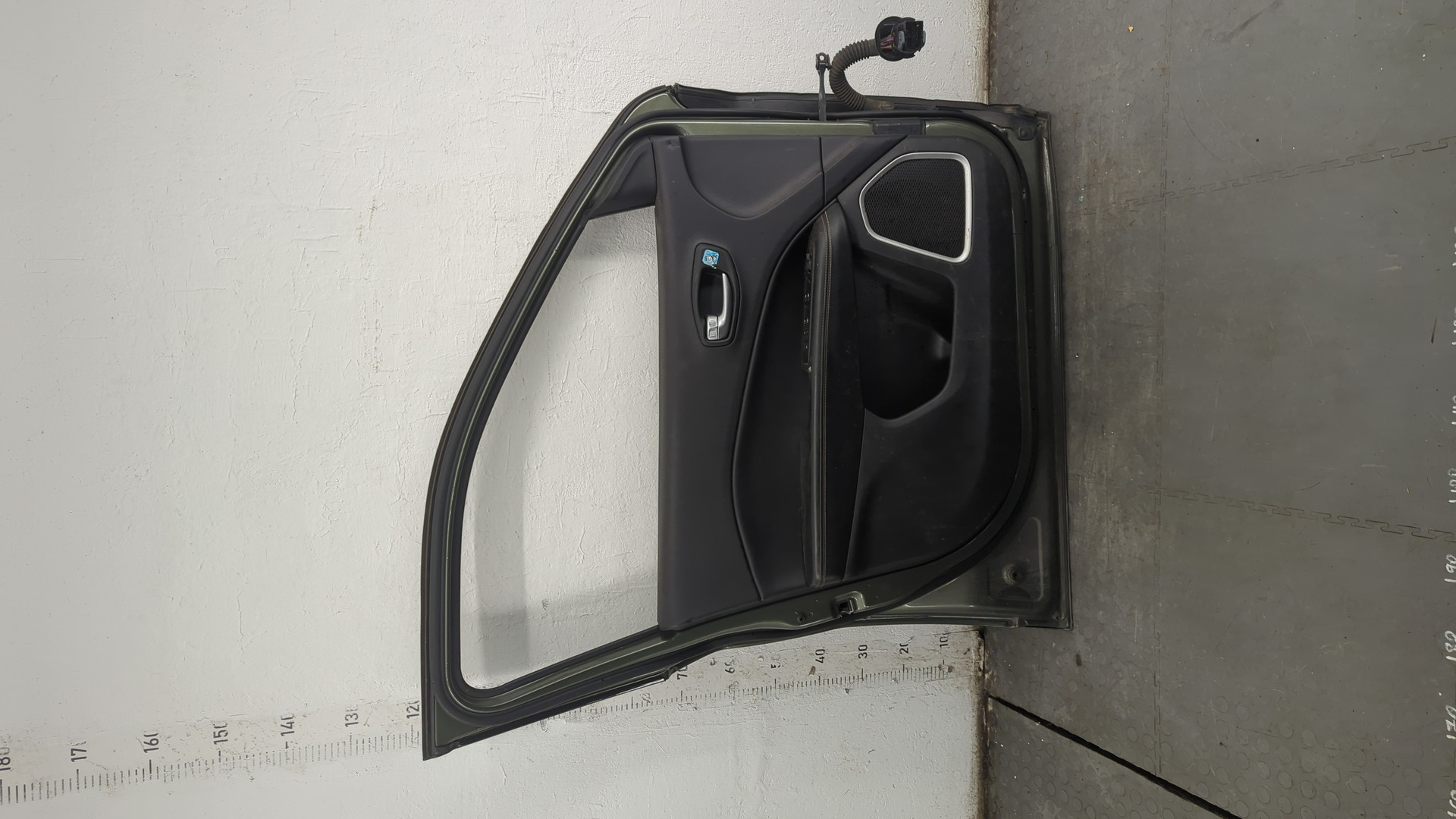 Дверь передняя левая