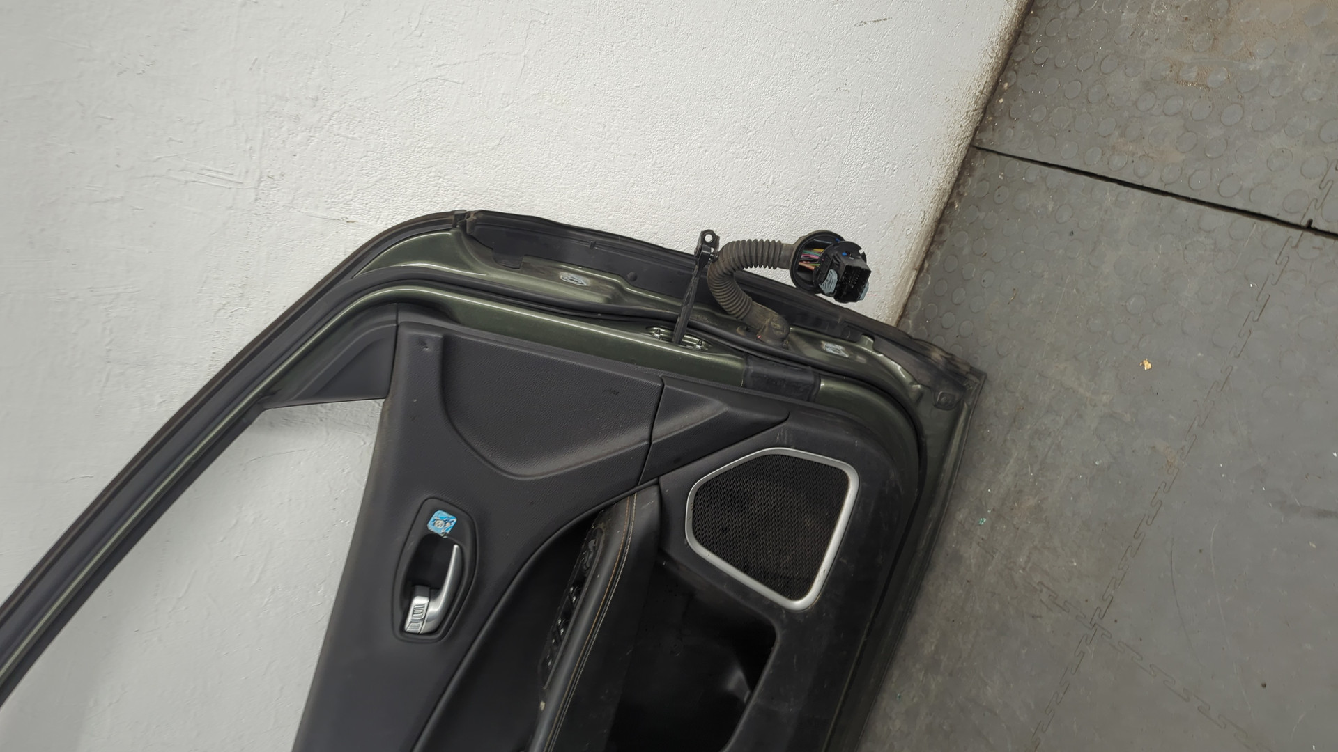 Дверь передняя левая