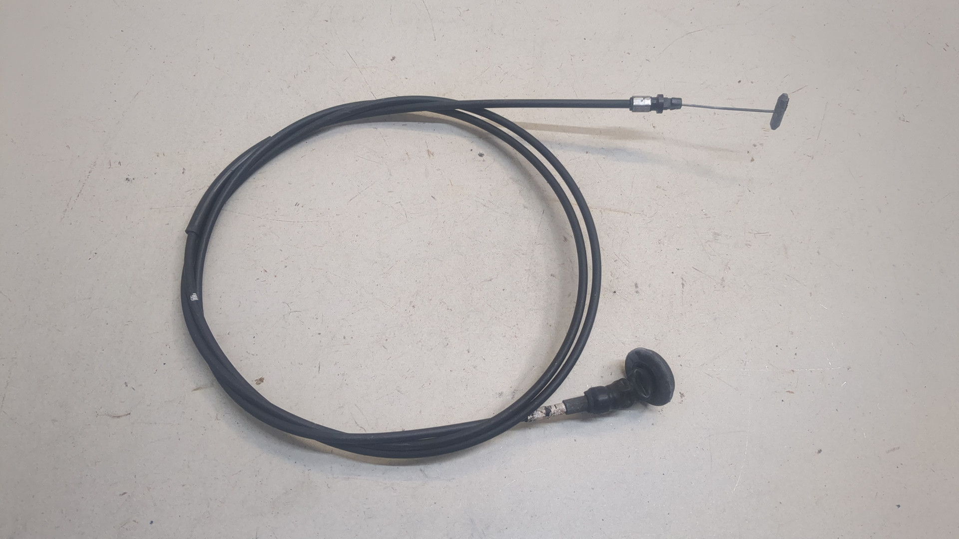 Трос открывания капота