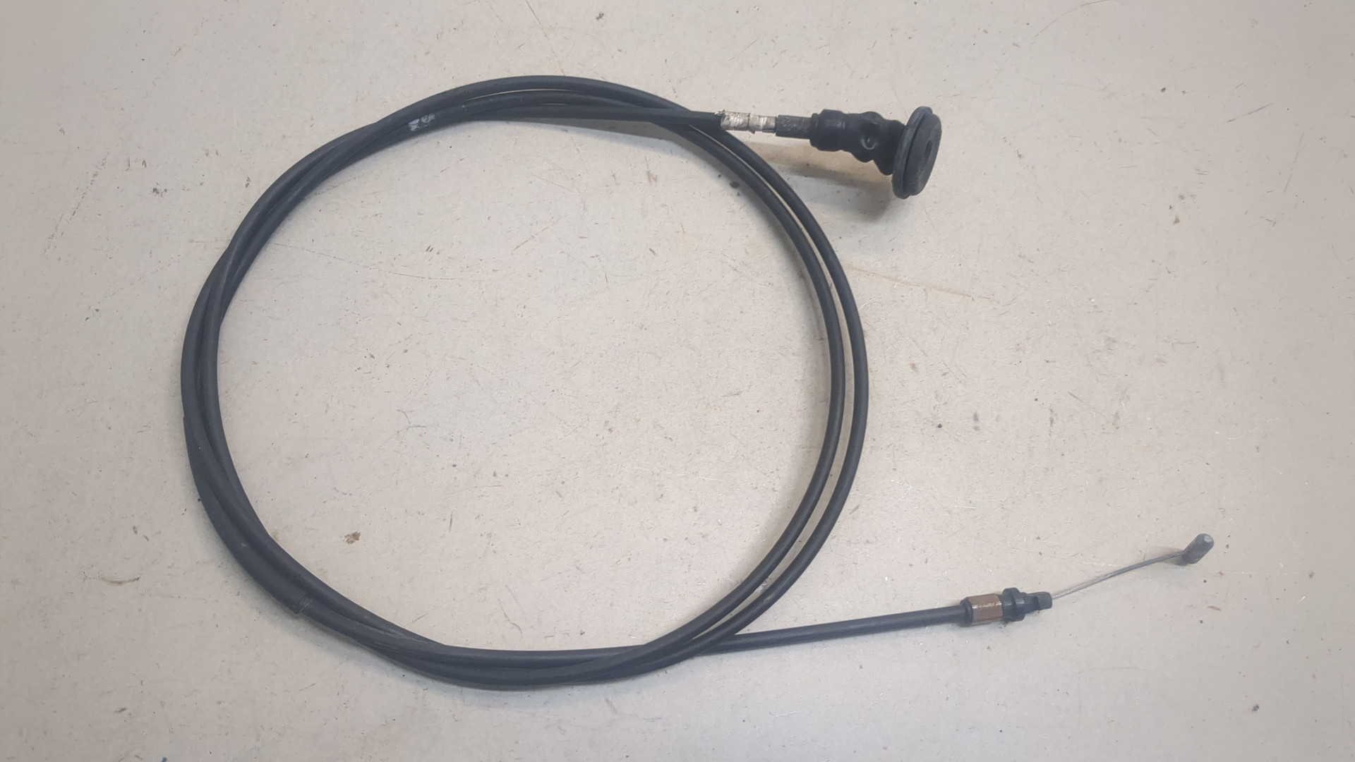 Трос открывания капота