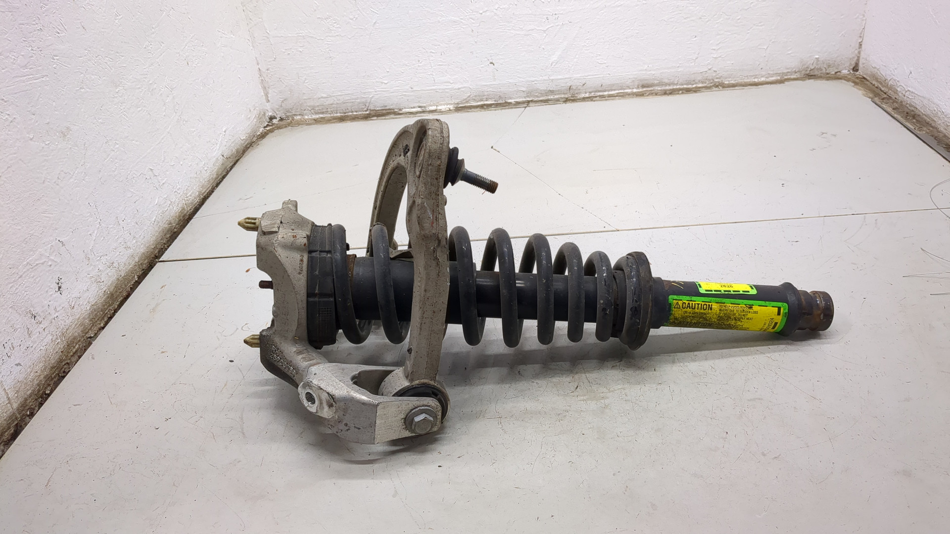 Амортизатор передний правый